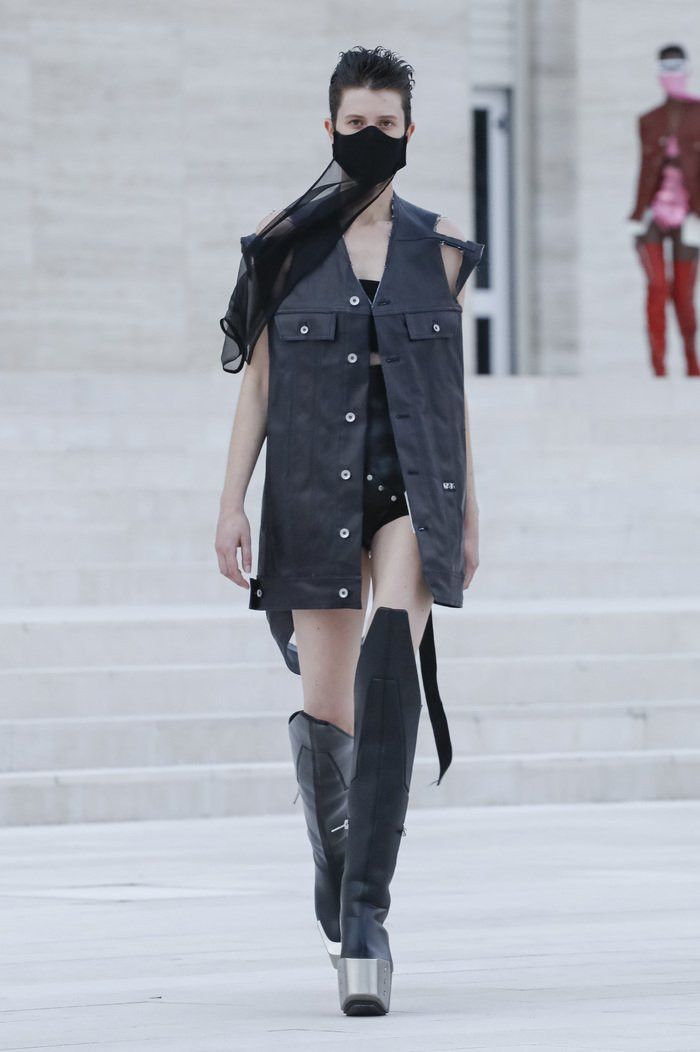 Rick Owens SS21 Runway Jumbo Cutout Sleeveless Denim Trucker Size US S / EU 44-46 / 1 - 10 Thumbnail