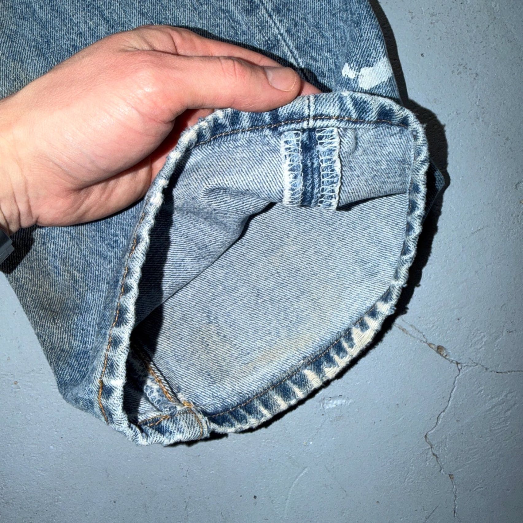 Levi's VINTAGE Levi's 501 Jeans Straight 36x30 Blue Light Wash 90s Mens Denim 5-Pocket Regular Regular Fit Button Closure Size US 36 / EU 52 - 4 Thumbnail