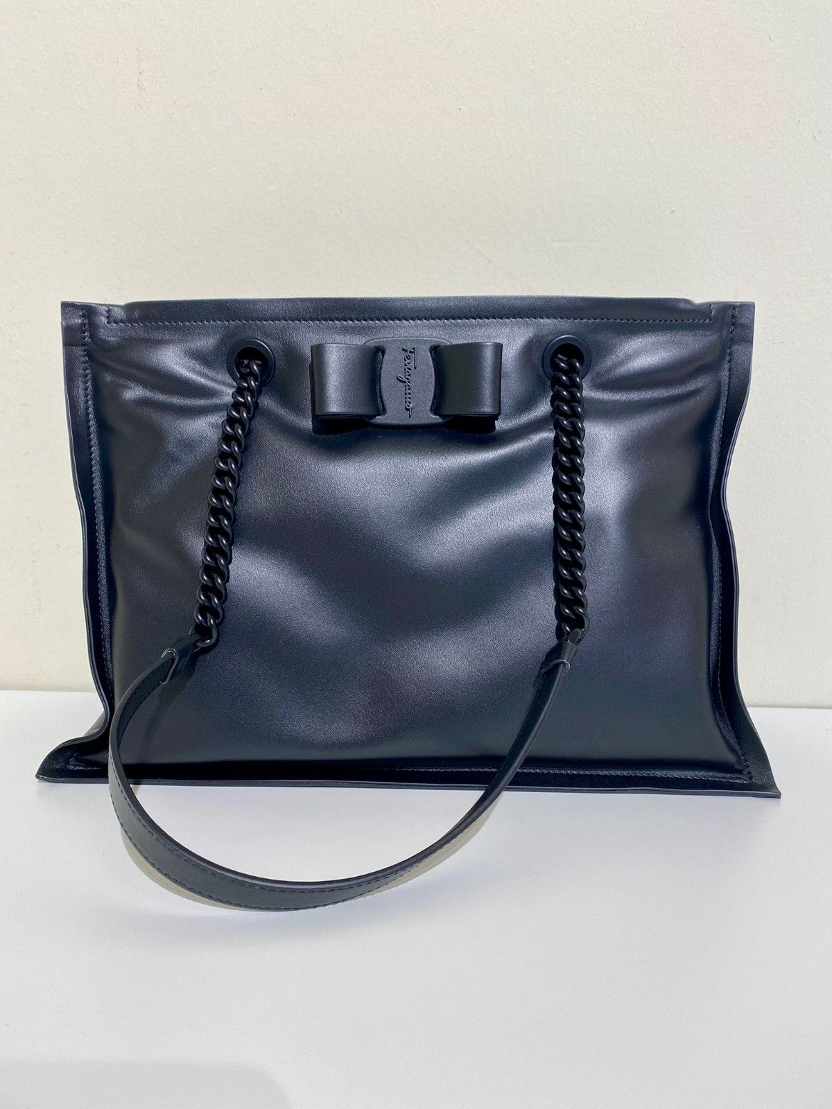 Salvatore Ferragamo o1s1rm1224 Size: OS / Viva Tote Handbag in Navy Blue Size ONE SIZE - 1 Preview