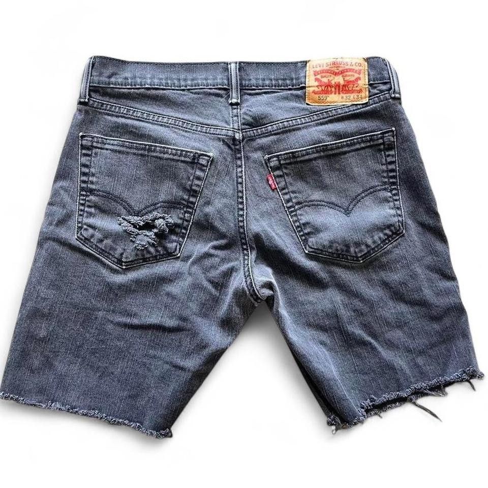 Levi's Black cuttoff Levi’s jorts Size US 32 / EU 48 - 2 Thumbnail