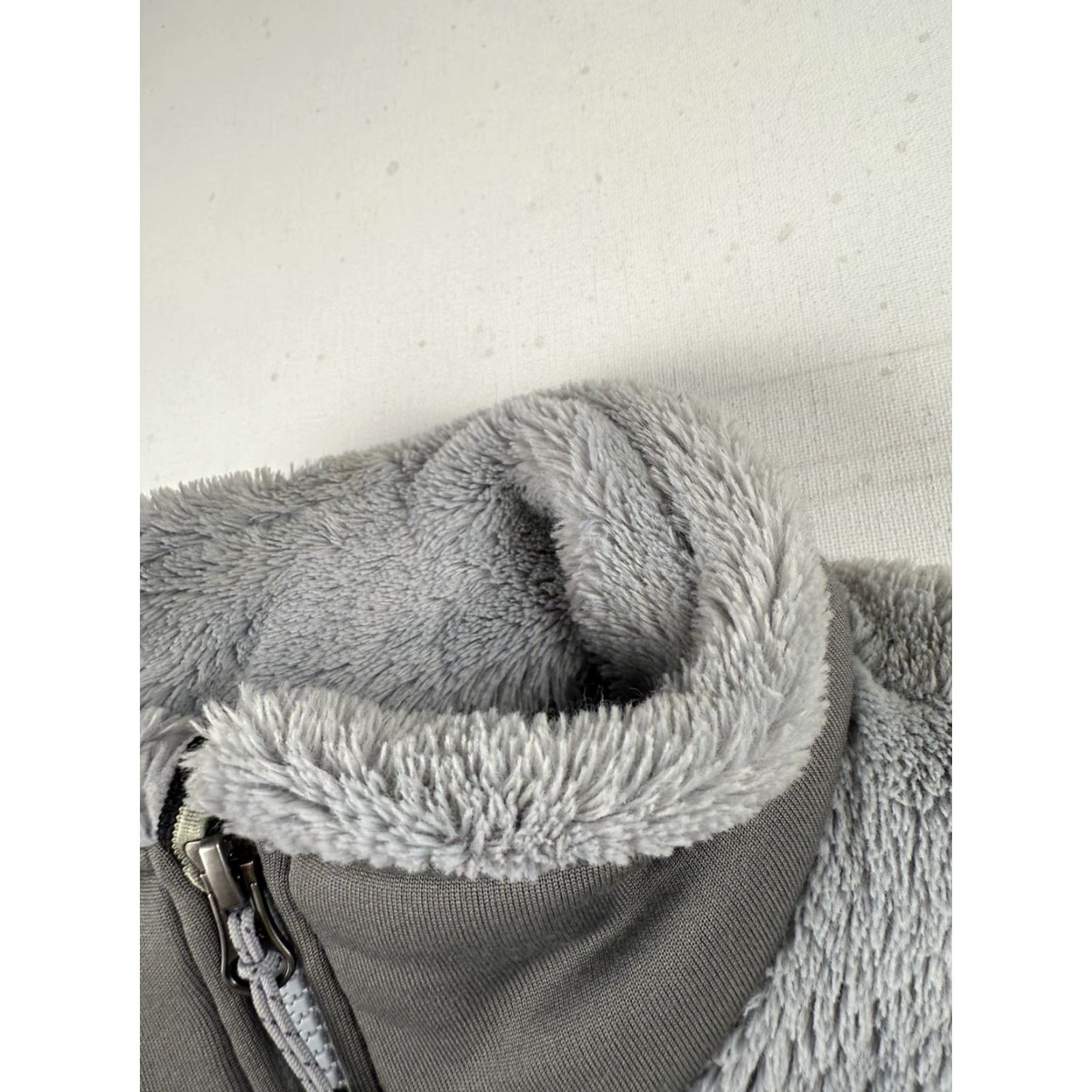 Mountain Hardwear VINTAGE? No. Wait. We must start with VINTAGE if item is vintage; it's not. So: Mountain Hardwear Women's XS Polartec High Loft Full Zip Jacket Gray Size XS / US 0-2 / IT 36-38 - 6 Thumbnail