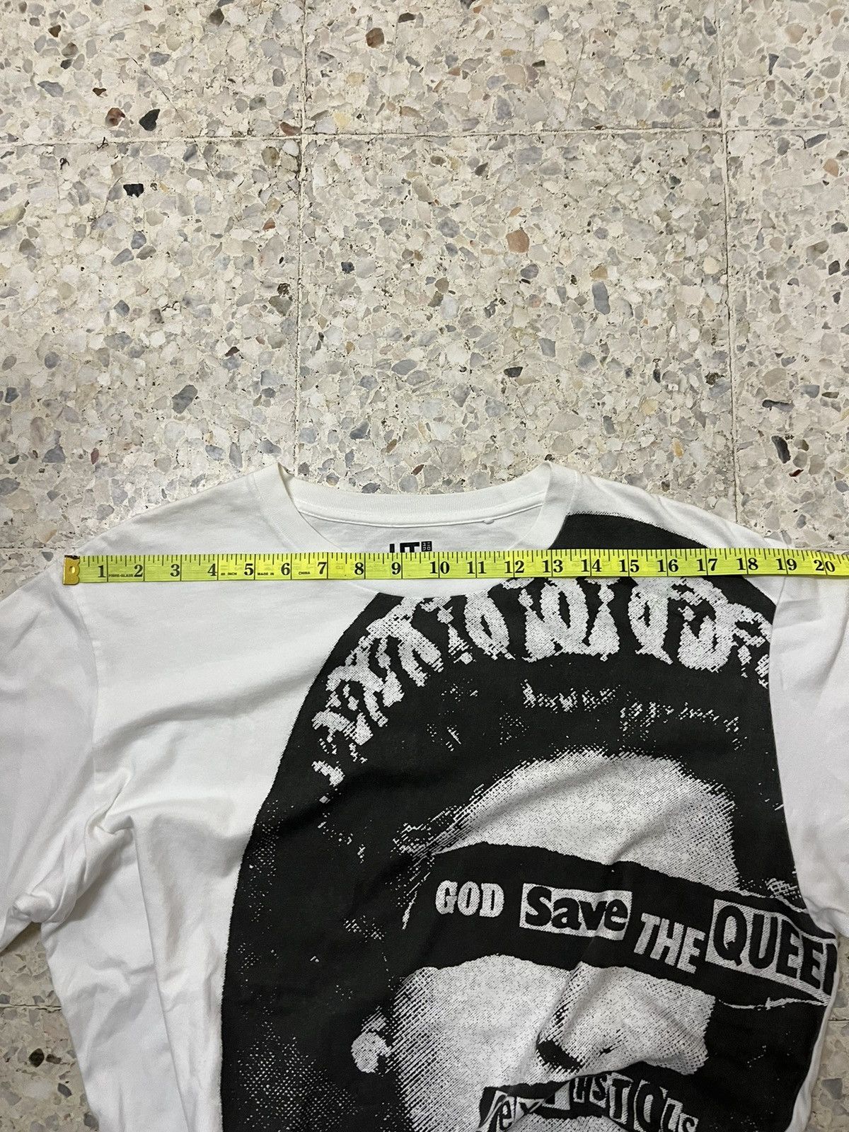Band Tees Sex Pistols X uniqlo Size US XL / EU 56 / 4 - 8 Thumbnail