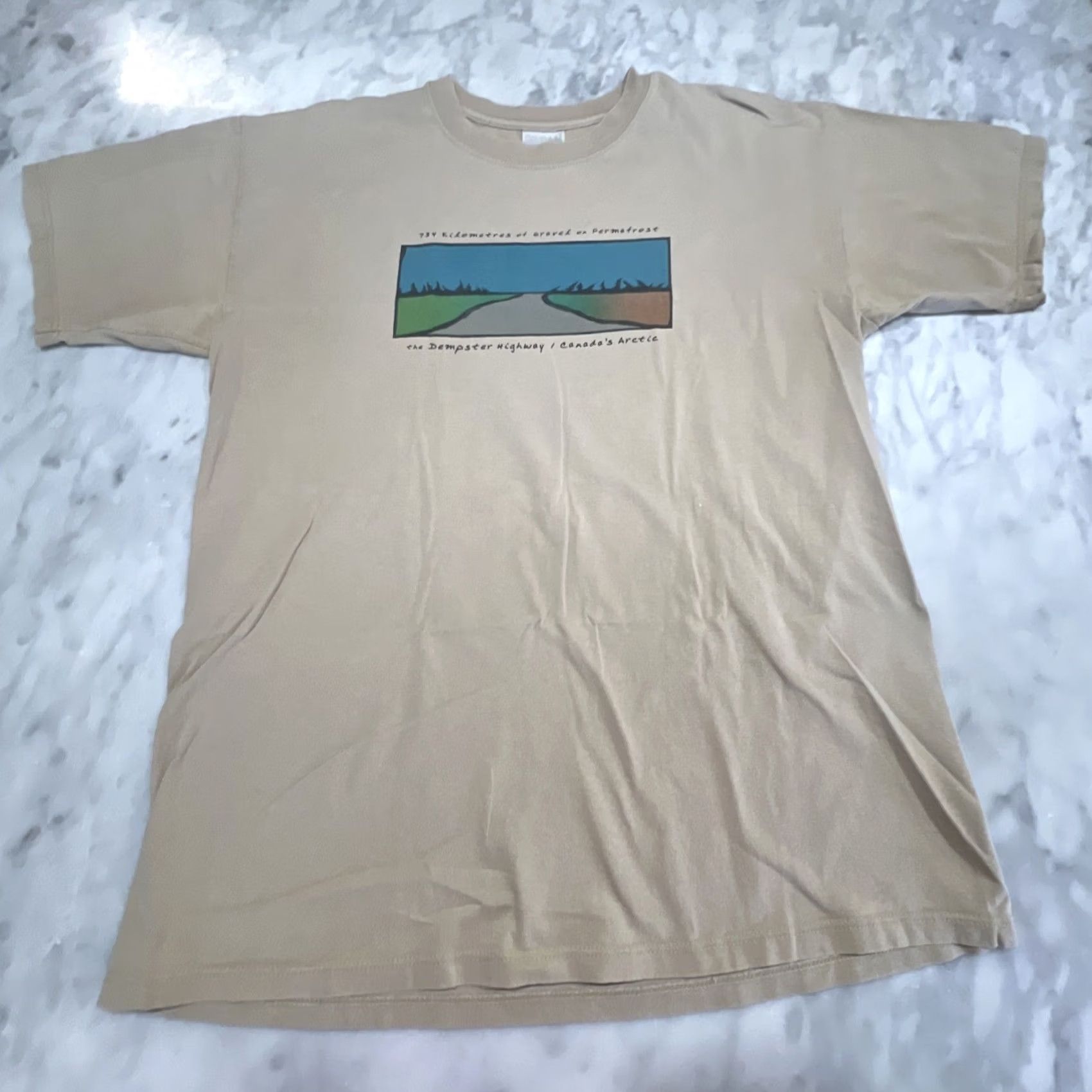 Gildan VINTAGE Gildan T-Shirt Dempster Highway Canada’s Arctic Graphic Travel Shirt Large Brown Mens Regular Short Sleeve Crew Neck Size US L / EU 52-54 / 3 - 3 Thumbnail