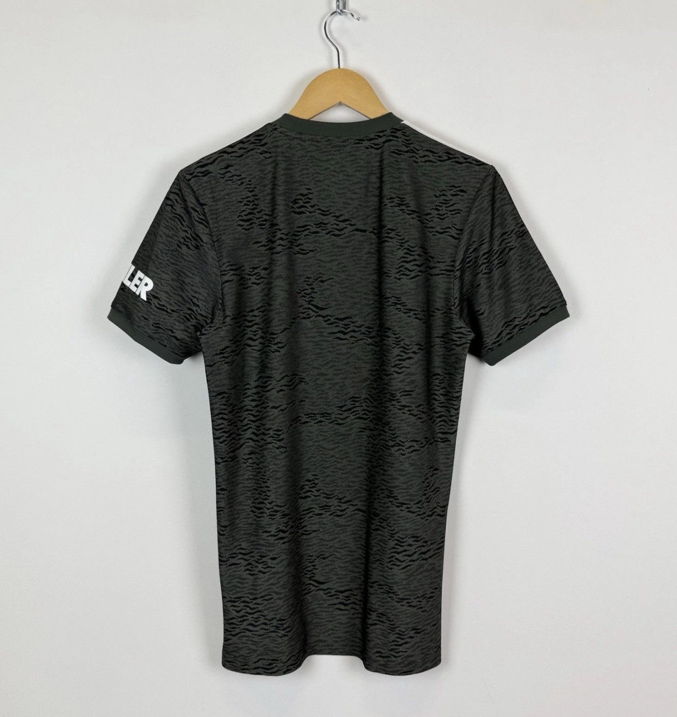 Adidas Adidas Manchester United 2020 Soccer Jersey Football Shirt Size US S / EU 44-46 / 1 - 8 Thumbnail