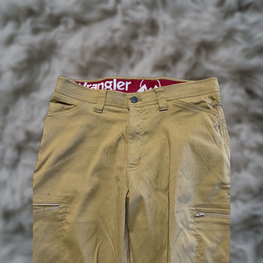 Wrangler Wrangler Nylon Cargo Mens Pants 32 Tan Brown 32X30 Lightweight Flex Cargo Pant Mens Brown Nylon 32 Inseam 30 Straight Front Pocket ID: 32X30 Size US 32 / EU 48 - 1 Thumbnail