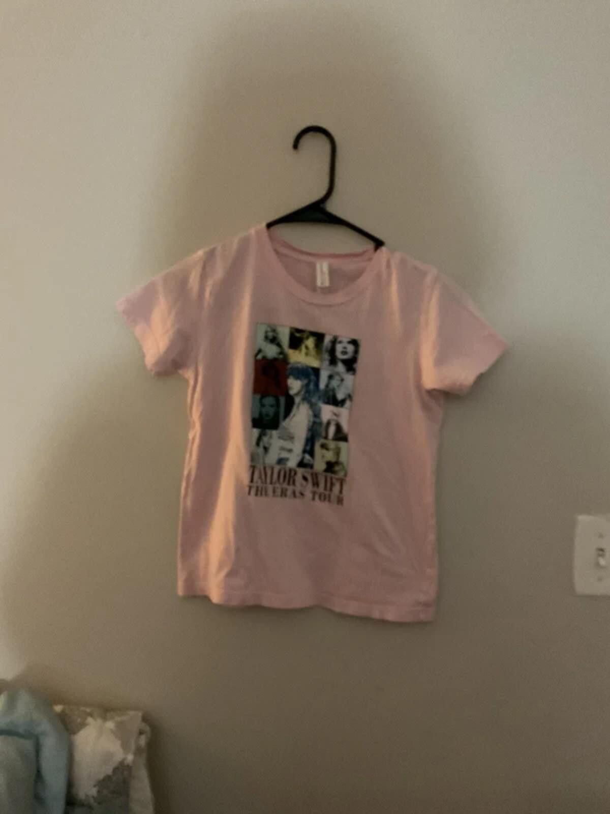 Other Taylor Swift Pink Eras tour graphic Tee Kids size 10/12 Size M / US 6-8 / IT 42-44 - 1 Thumbnail