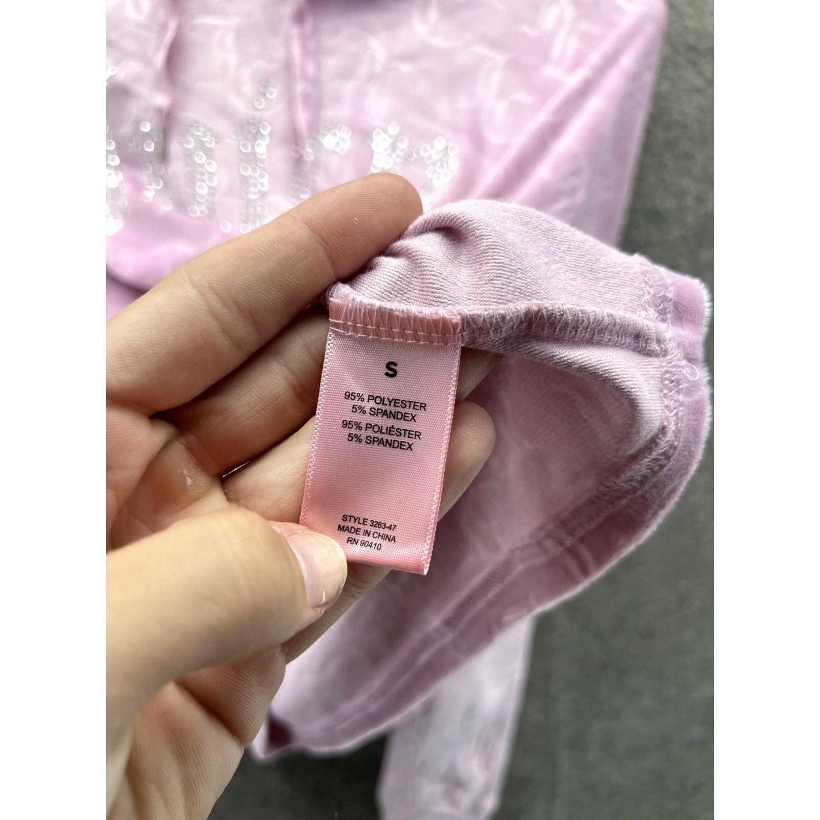 Juicy Couture VINTAGE Juicy Couture Pajama Top Womens Small Pink Velour Rhinestone Hoodie Long Sleeve Size S / US 4 / IT 40 - 5 Thumbnail
