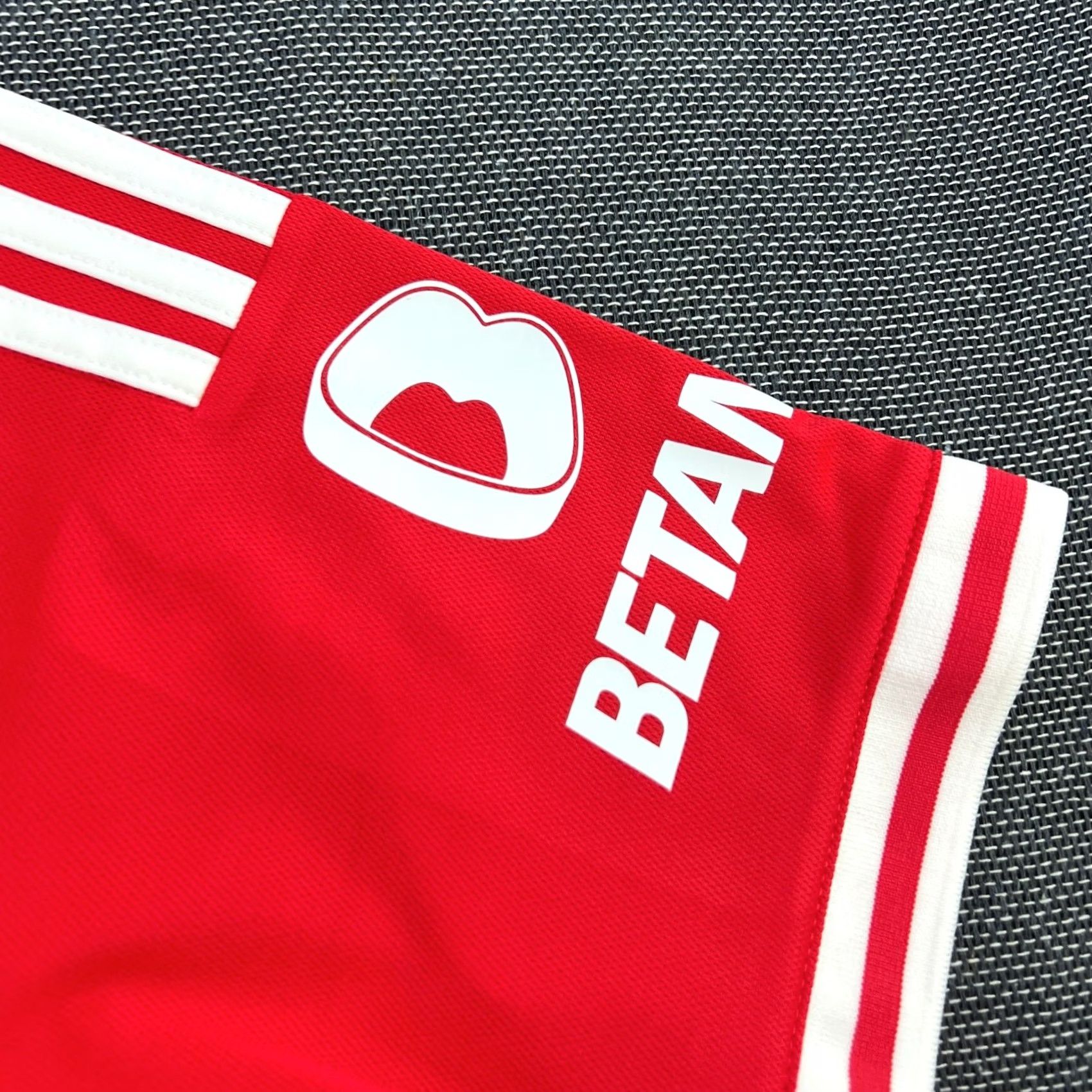 Adidas BNWT Benfica Adidas 2023-2024 Home Football Jersey Mens Medium Adult Red Shirt Size US M / EU 48-50 / 2 - 6 Thumbnail
