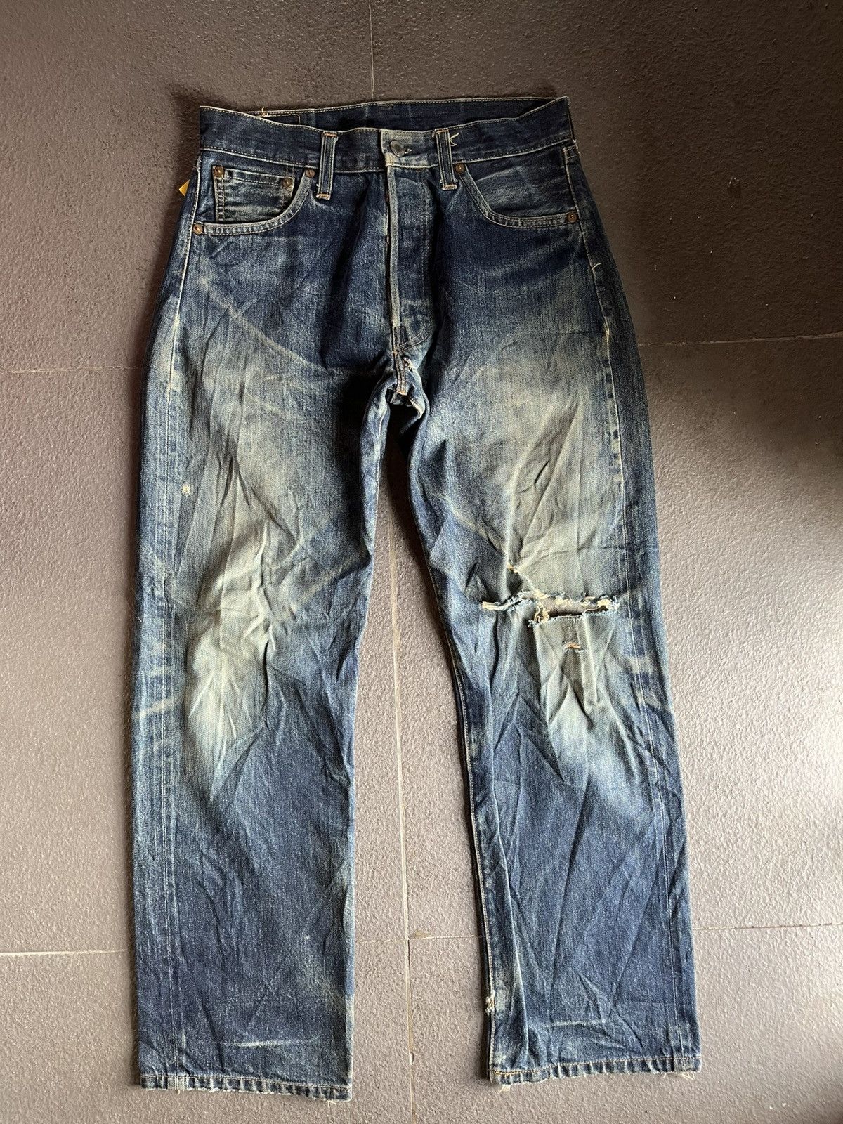 Levi's Vtg Big E 501 Levi’s Selvedge V-Stitch Distressed Late 90’s Size US 28 / EU 44 - 2 Thumbnail