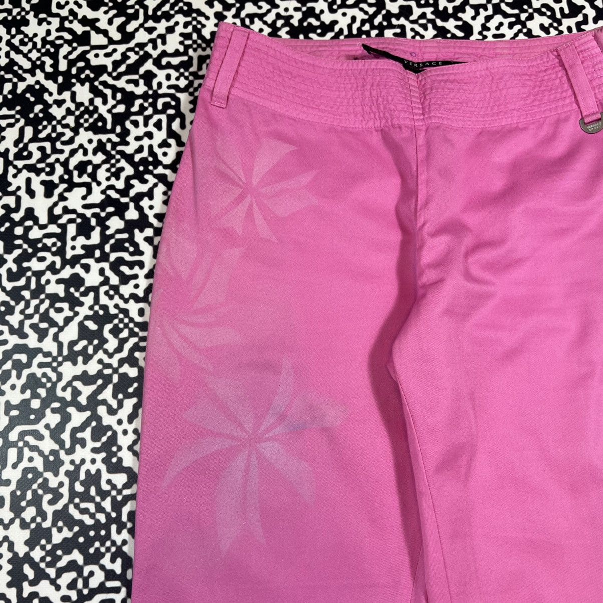 Versace Vintage 90s Versace Sport Retro Bridges Shorts Size 28" / US 6 / IT 42 - 8 Thumbnail