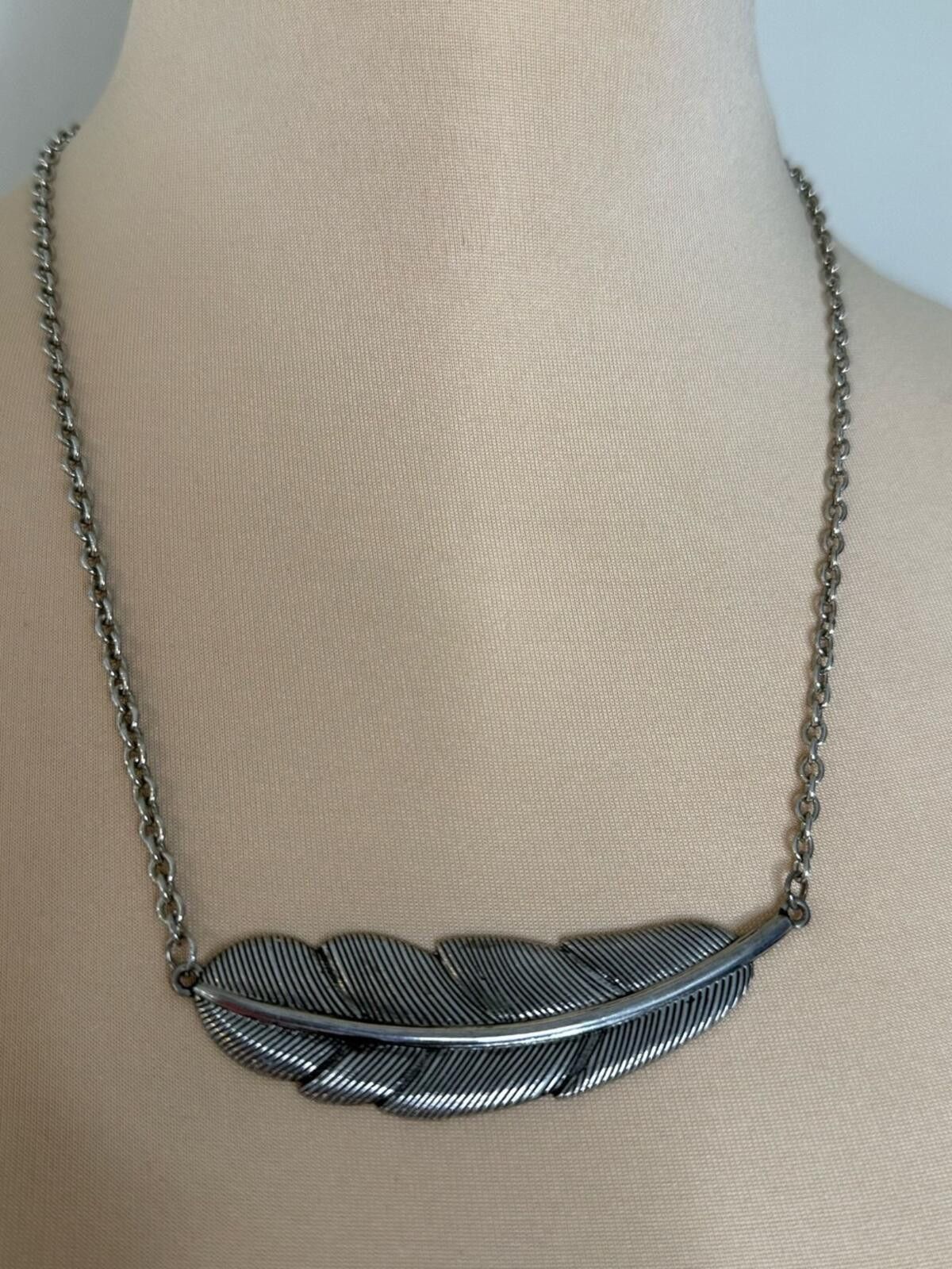 Other Silver toned leaf necklace 18” adjustable lobster clasp Size ONE SIZE - 1 Thumbnail