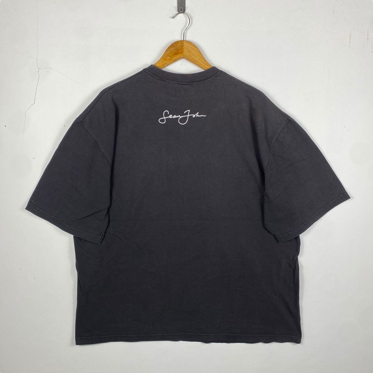 Sean John Vintage 00's SEAN JOHN World Tour Logo Graphic Faded Tee Size US XL / EU 56 / 4 - 5 Thumbnail