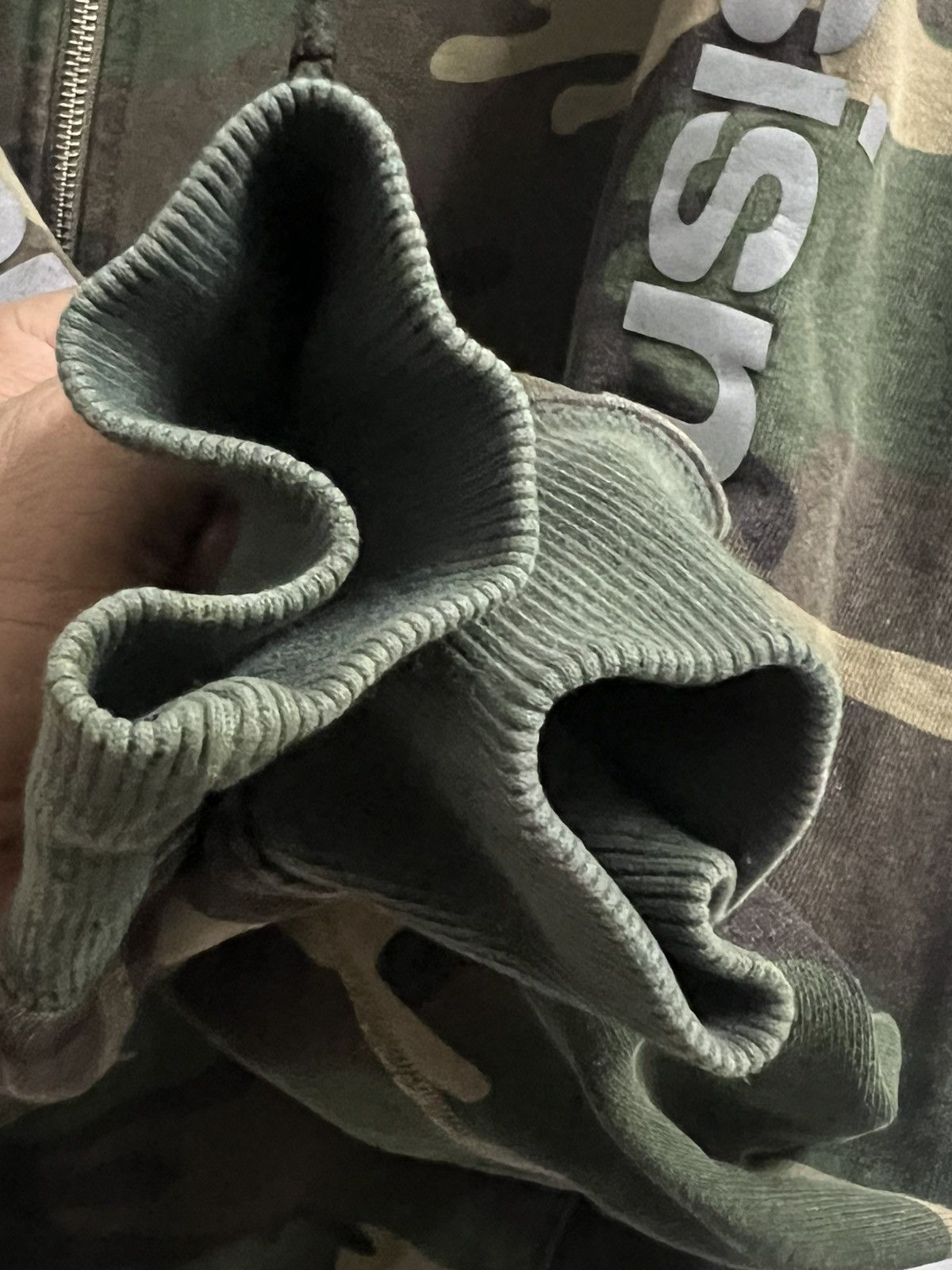 thisisneverthat TISNVRAT SWEATSHIRT hoodie CAMO spell out sleeves Size US L / EU 52-54 / 3 - 10 Thumbnail