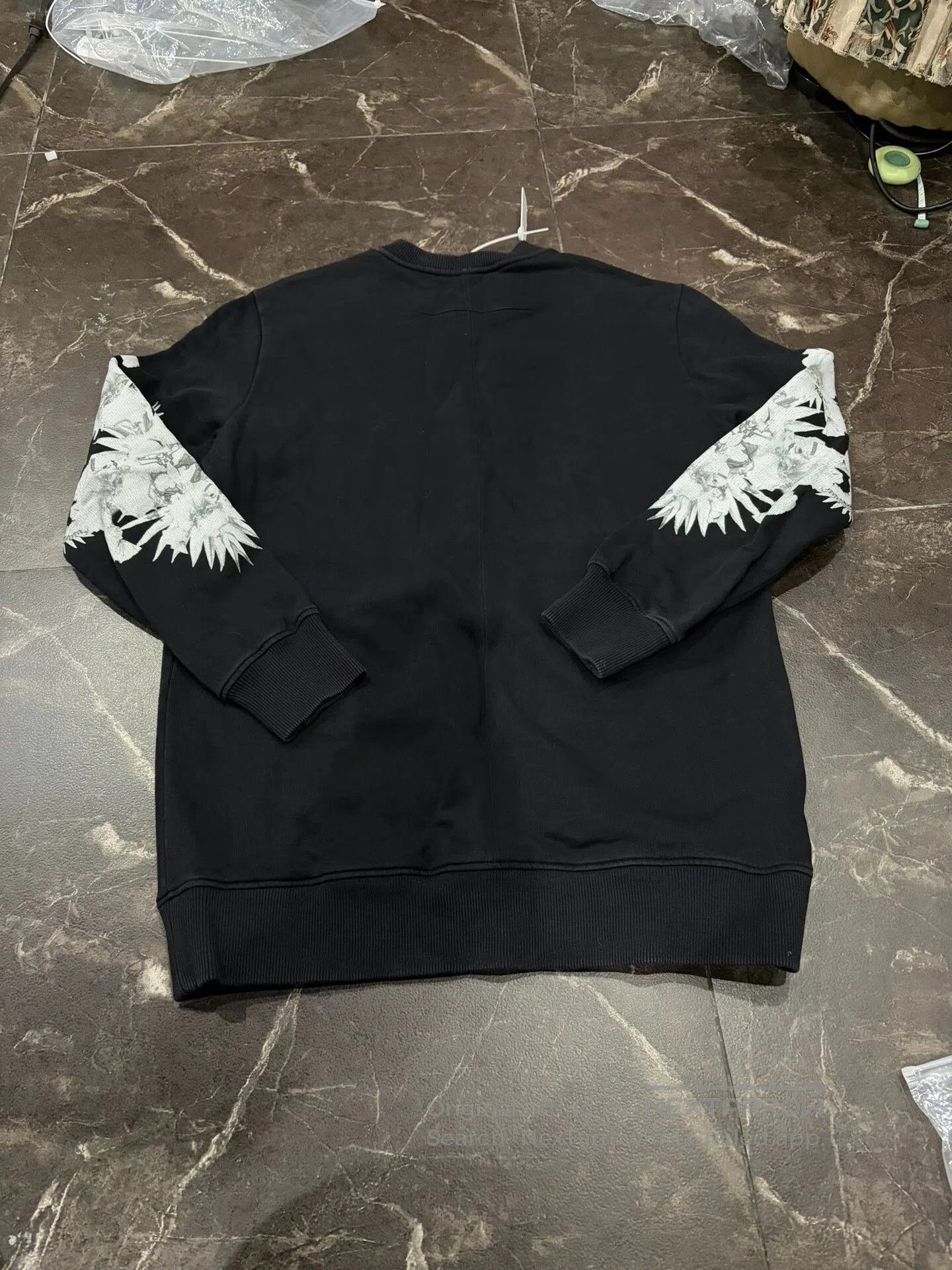 Givenchy Givenchy Shark Flag Crewneck Sweatshirt. Size US XS / EU 42 / 0 - 6 Thumbnail
