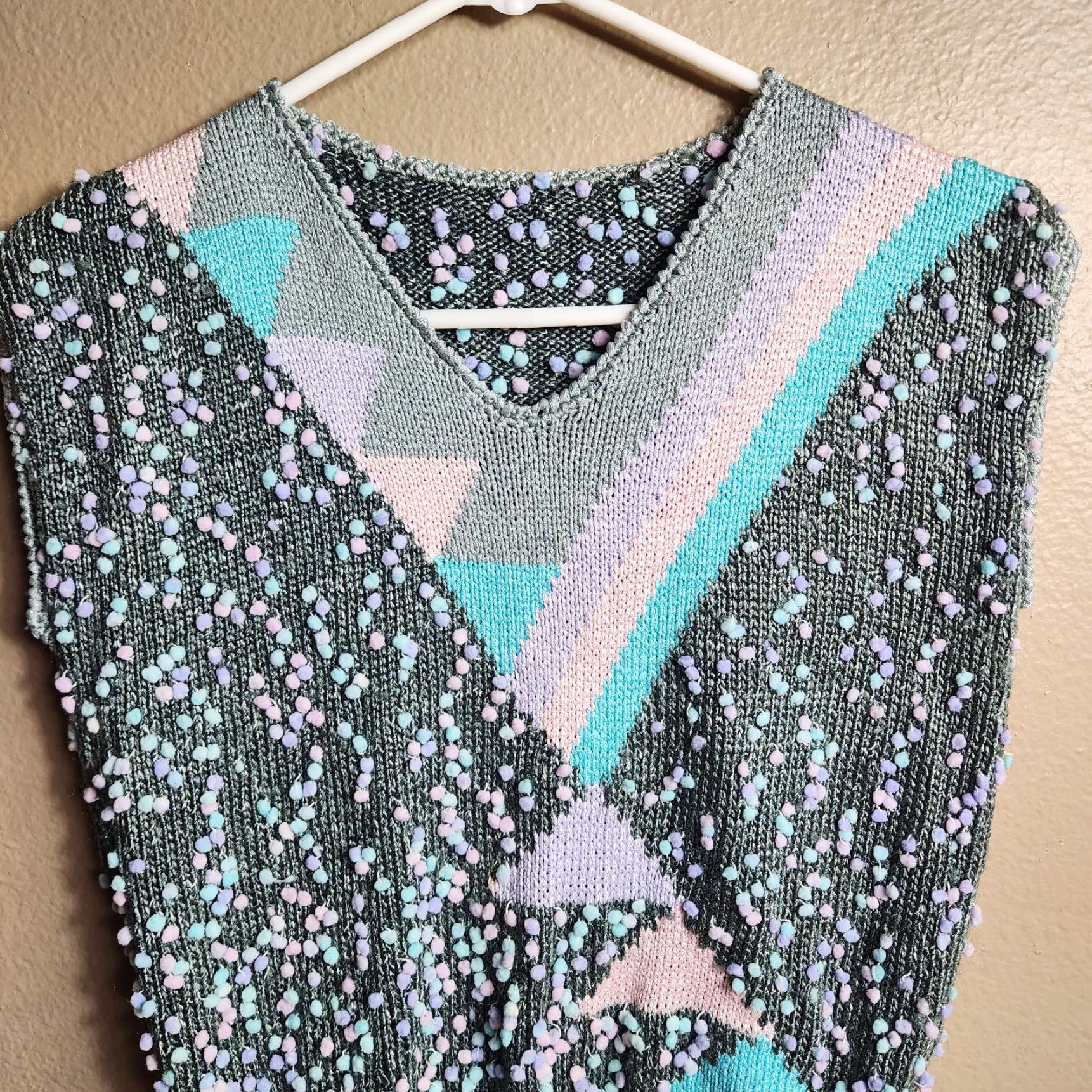 Vintage VINTAGE Handmade Womens Gray Geometric Bobble-Knit Pullover Vest S Pullover Geometric Vest Womens Gray 80s Retro City Casual Mens Womens Boys Girls? Size S / US 4 / IT 40 - 3 Thumbnail