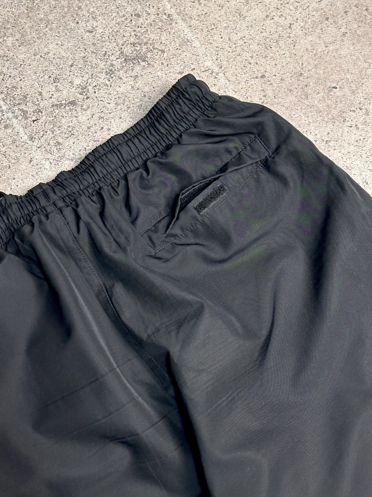 Nike Nike swoosh joggers black track pants y2k hype streetwear Size US 32 / EU 48 - 13 Thumbnail