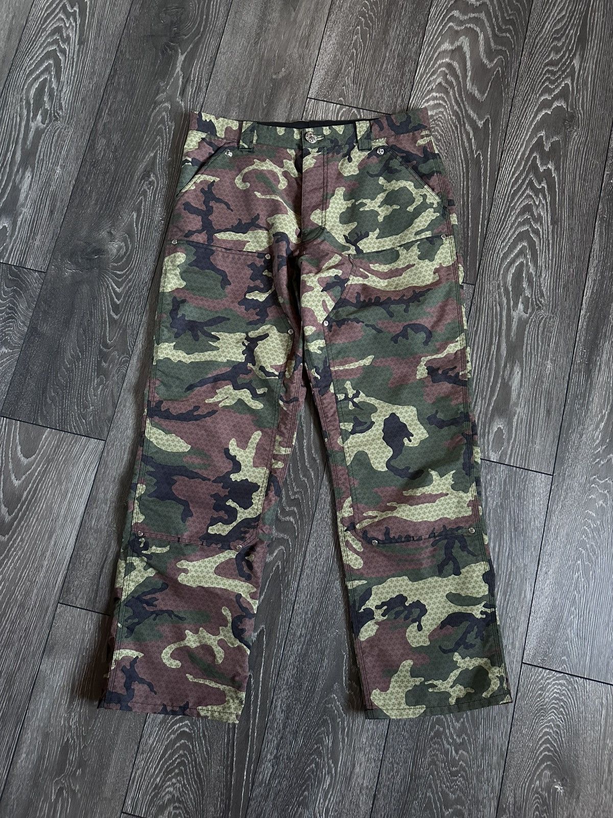 Chrome Hearts chrome hearts new camo monogram double knee carpenter pants Size US 33 - 1 Thumbnail