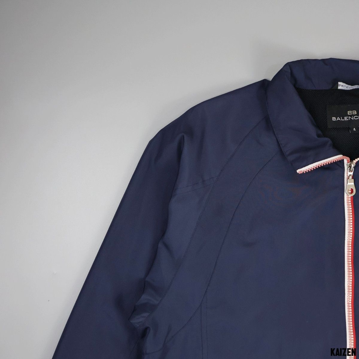 Balenciaga BALENCIAGA - VINTAGE EMBROIDERED SCRIPT LOGO LIGHT JACKET Size US XL / EU 56 / 4 - 4 Thumbnail