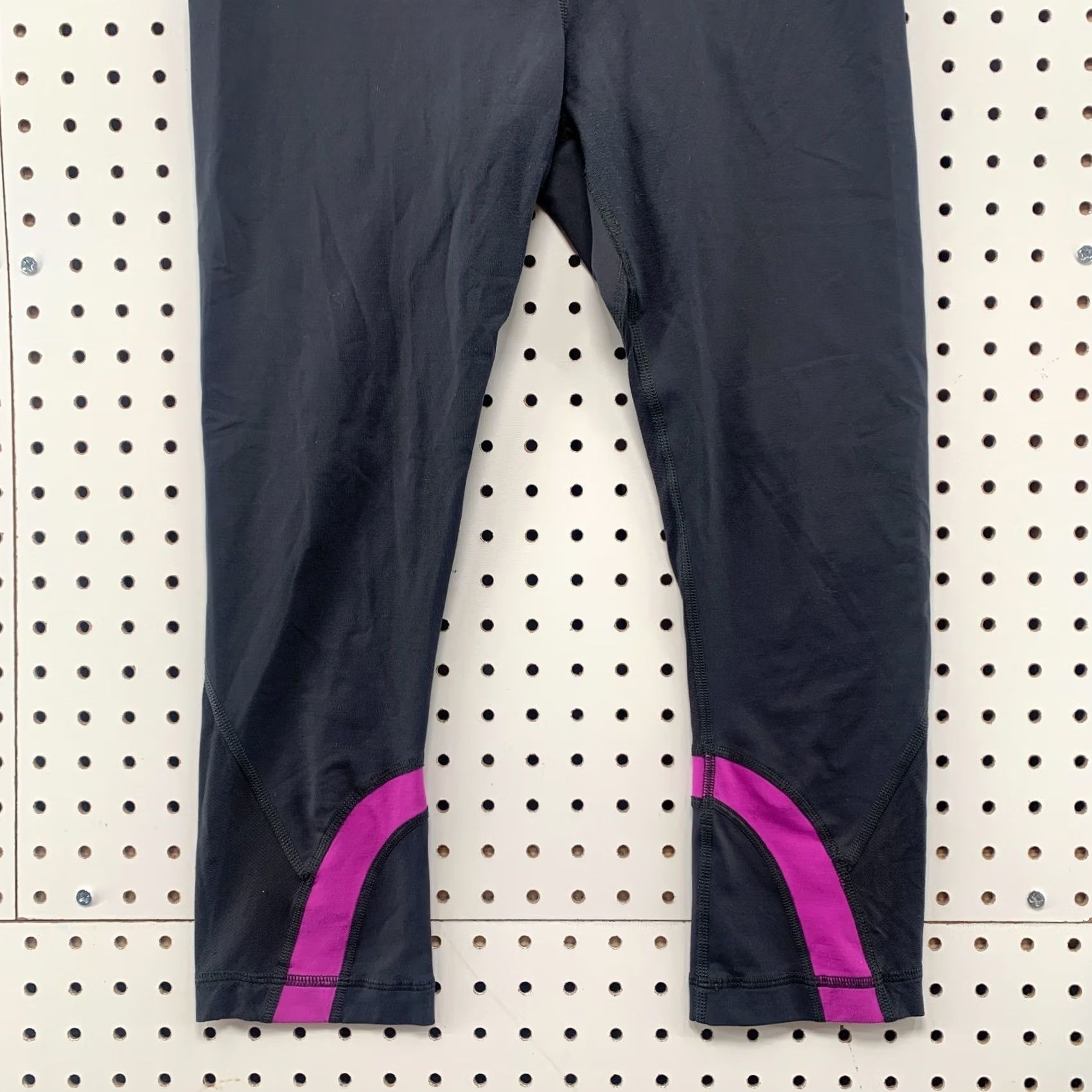 Lululemon Lululemon Inspire Crop Leggings Size 6 Black Purple Yoga Training 28x21 Womens Size 28" / US 6 / IT 42 - 3 Thumbnail