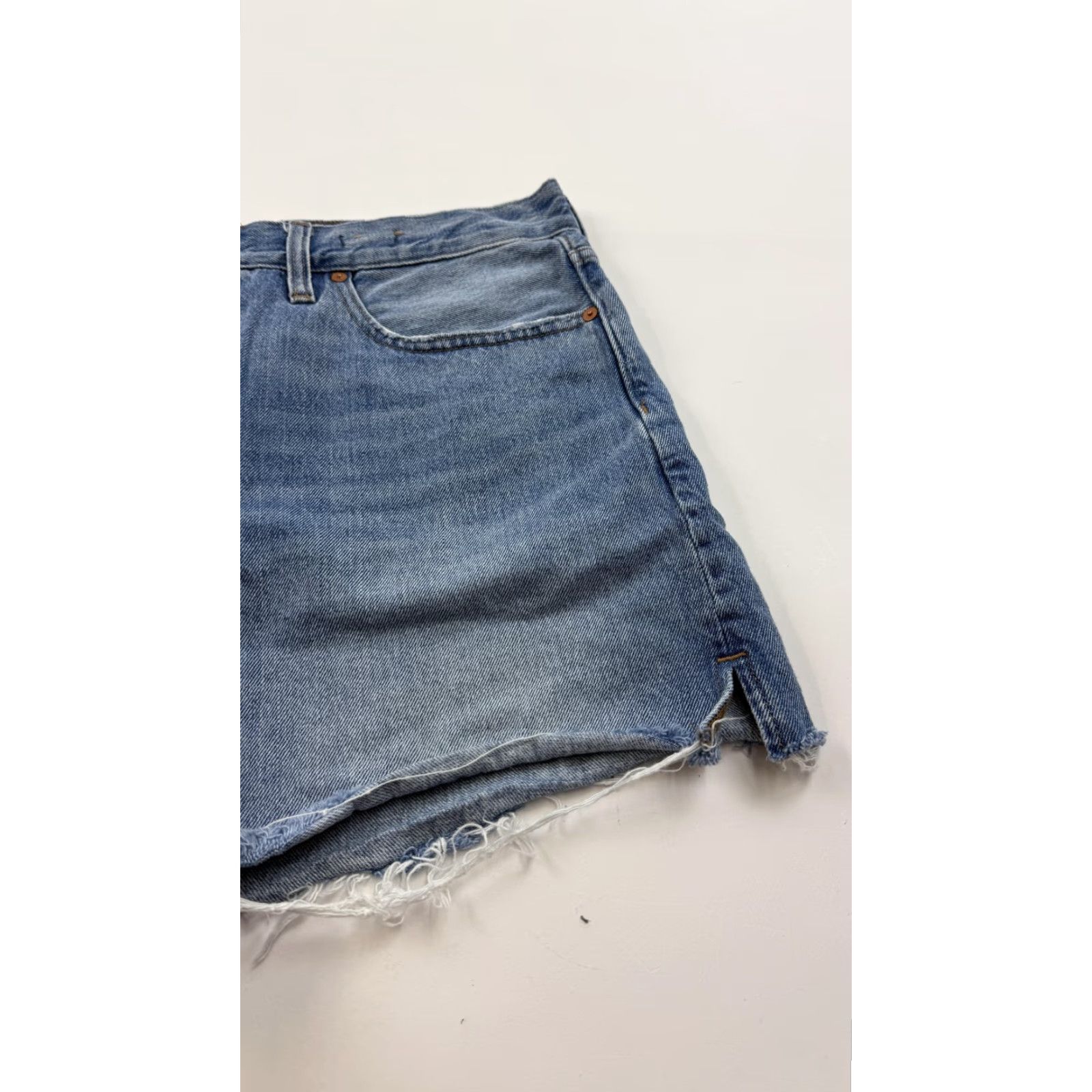 Madewell Madewell Shorts Womens 32 Blue Relaxed Mid-Length Denim Raw Hem Frayed Cutoff Size 24" / US 00 / IT 34 - 2 Thumbnail