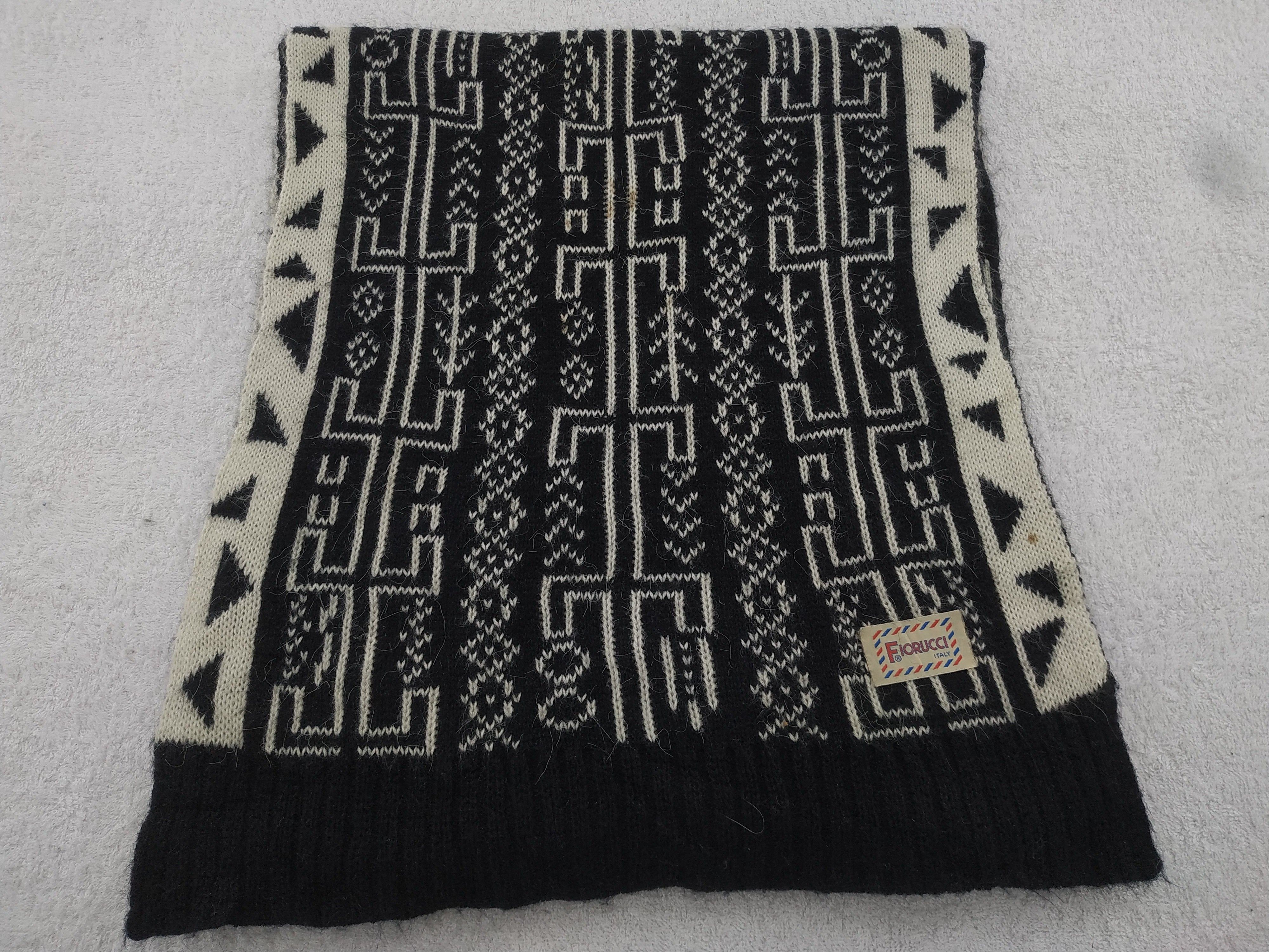 Fiorucci Scarf / Muffler / Neckwear - WW594