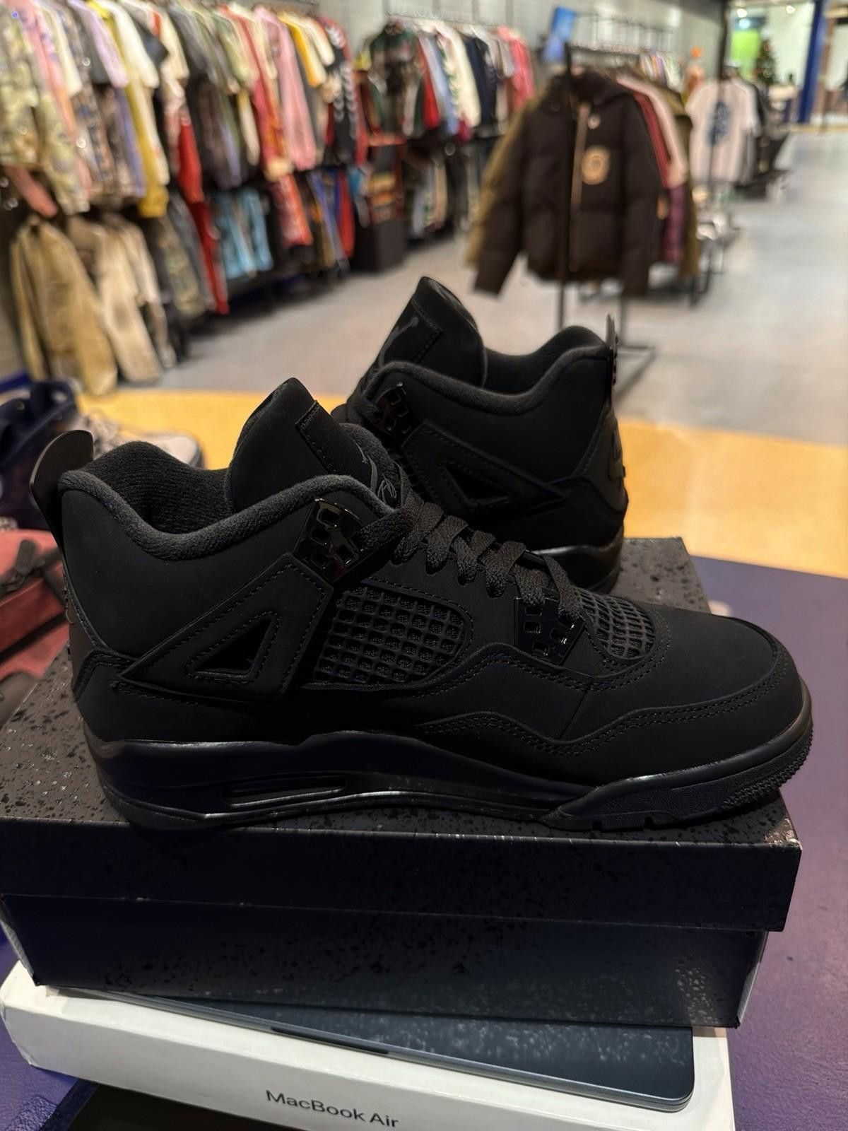Jordan Brand Air Jordan (GS) 4 Retro "BLACK CAT" 2025 - Size 6.5Y Size US 6.5 / EU 39-40 - 6 Thumbnail