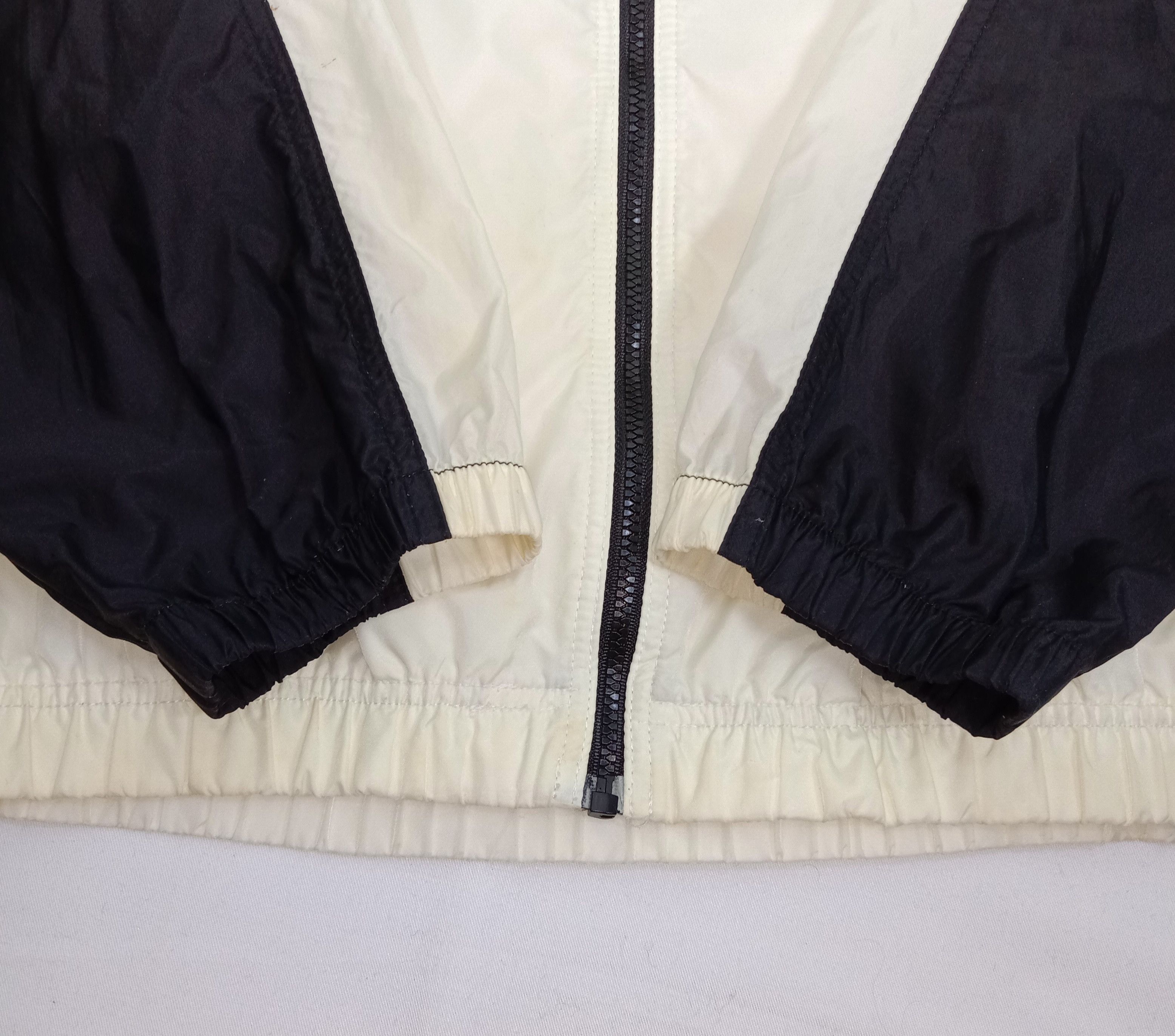 Nike Vintage Nike Big Swoosh Windbreaker Size US L / EU 52-54 / 3 - 6 Thumbnail