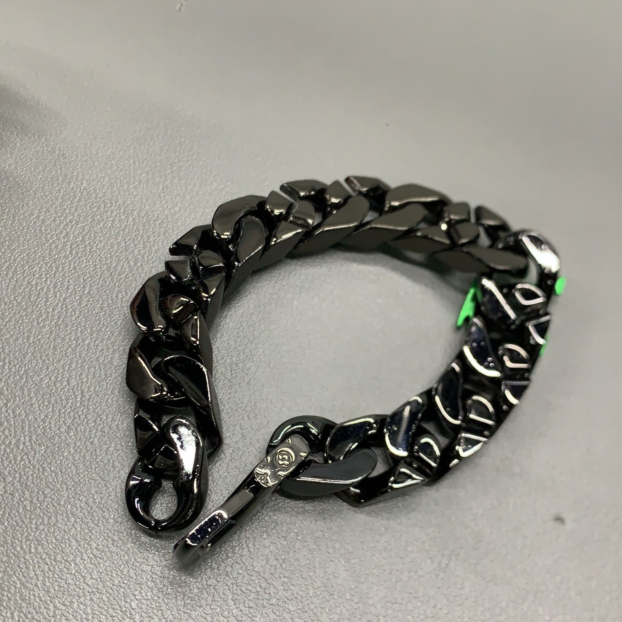 Louis Vuitton Louis Vuitton Bracelet Size ONE SIZE - 6 Thumbnail