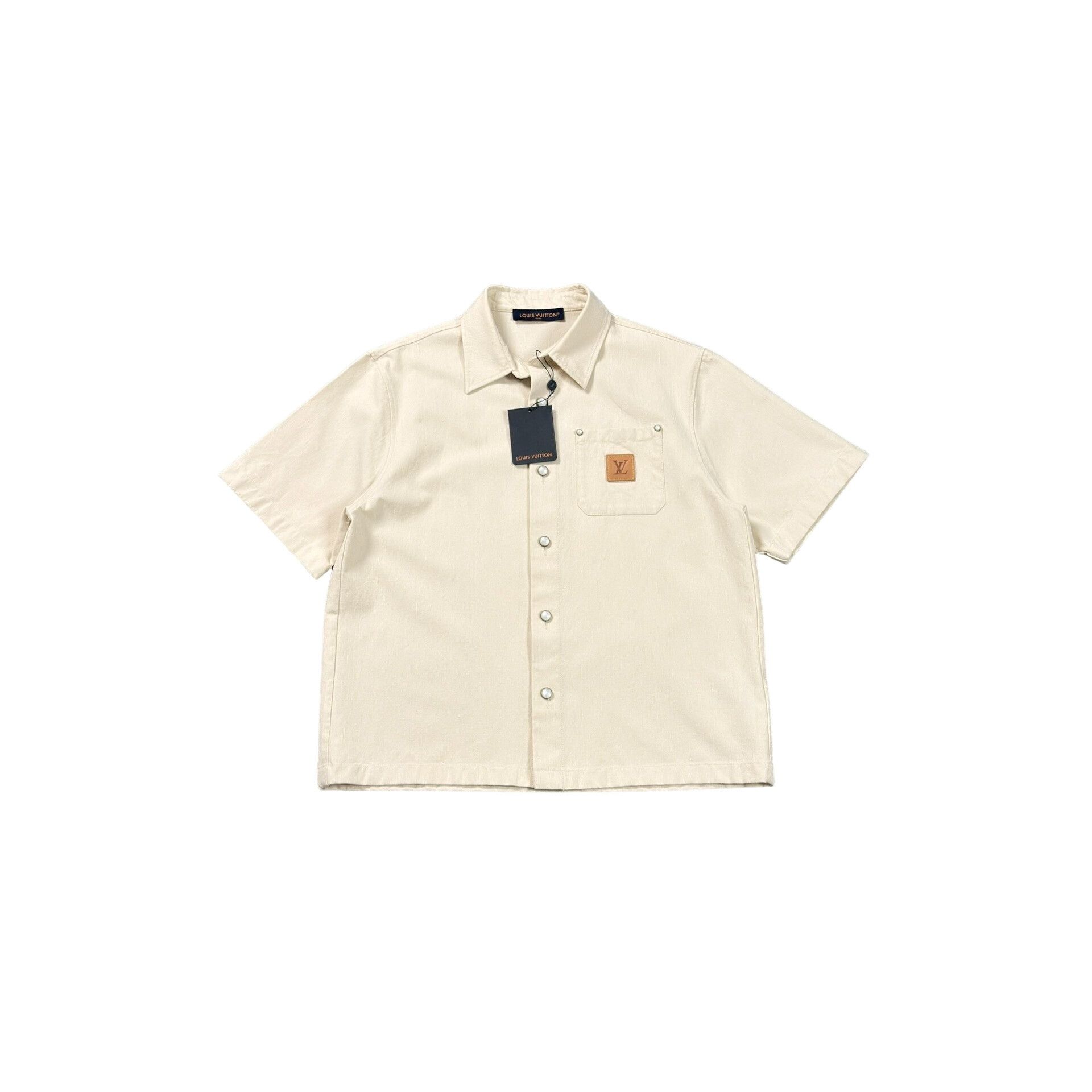 Louis Vuitton Louis Vuitton Le Monde Est A Vous Shirt Size L Size US L / EU 52-54 / 3 - 1 Thumbnail