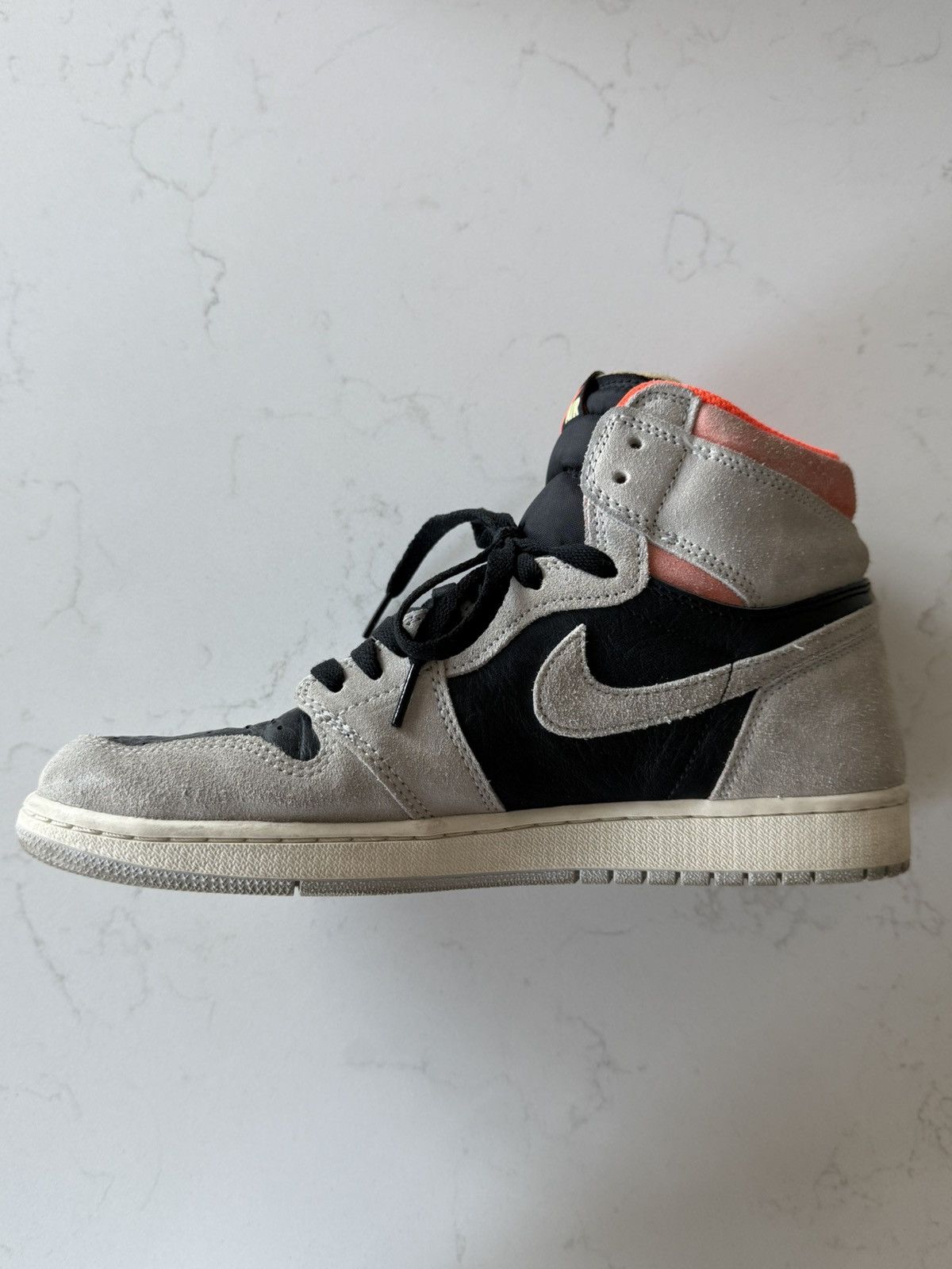 Jordan Brand × Nike Jordan 1 Retro High - Neutral Grey Hyper Crimson Size US 10 / EU 43 - 2 Thumbnail