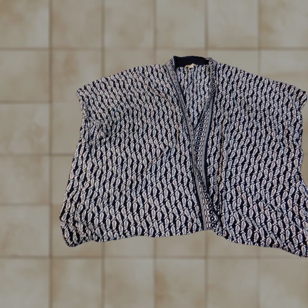 Ann Taylor Ann Taylor Loft Blue Floral Knit Blouse Womens L Rayon Round Neck Casual Open Cover Short Sleeve Shirt Size L / US 10 / IT 46 - 1 Thumbnail