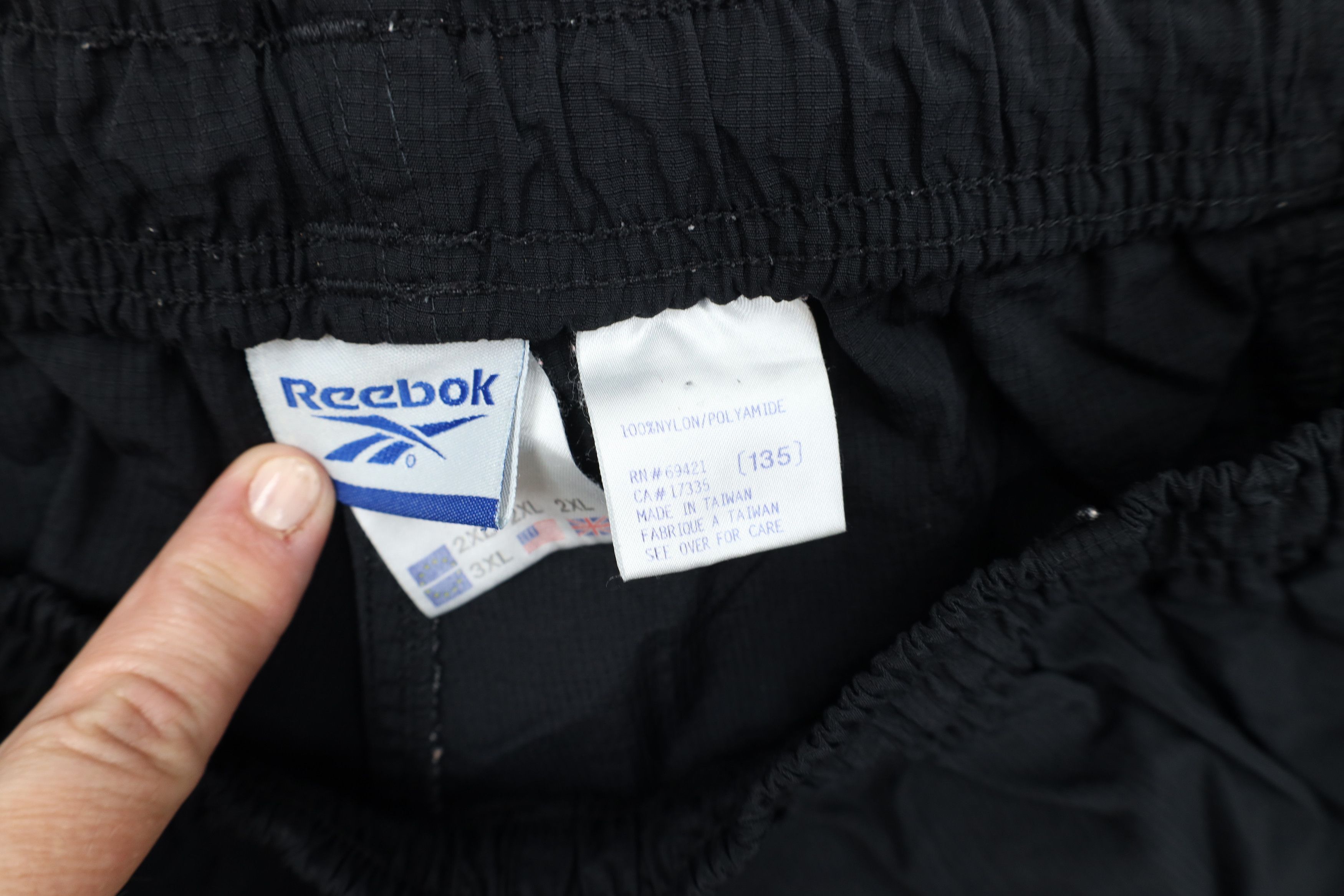 Reebok Vintage 90s Reebok Spell Out Above Knee Shorts Black Nylon Size US 38 / EU 54 - 7 Thumbnail
