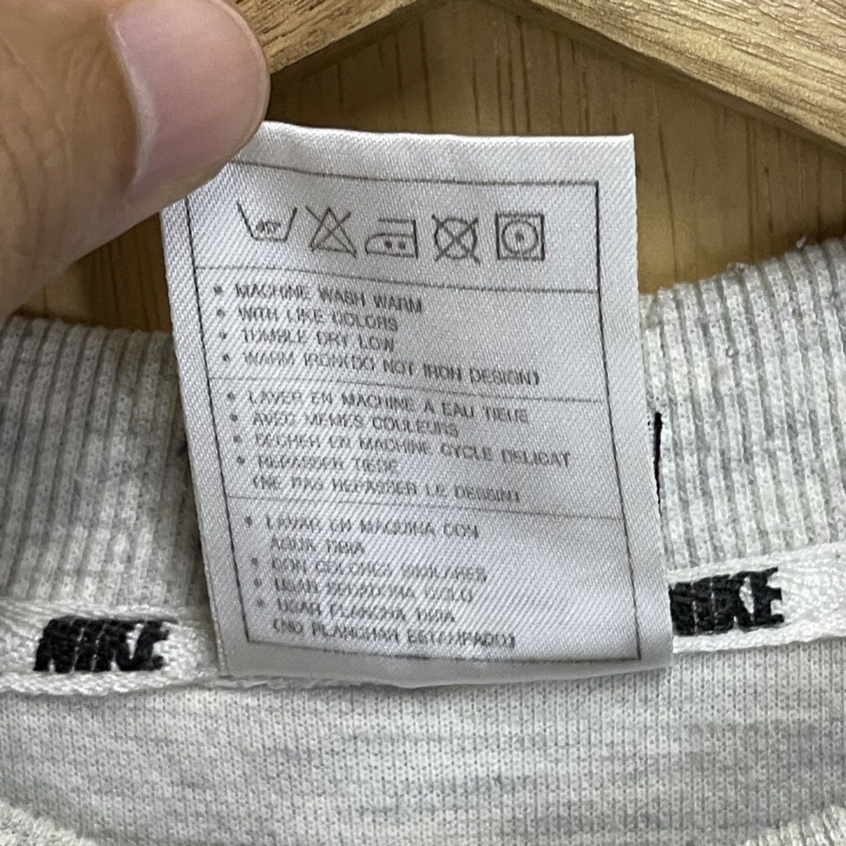 Nike Vintage 90s Nike Embroidered Big Logo Shortsleeve Tee Size US L / EU 52-54 / 3 - 9 Thumbnail