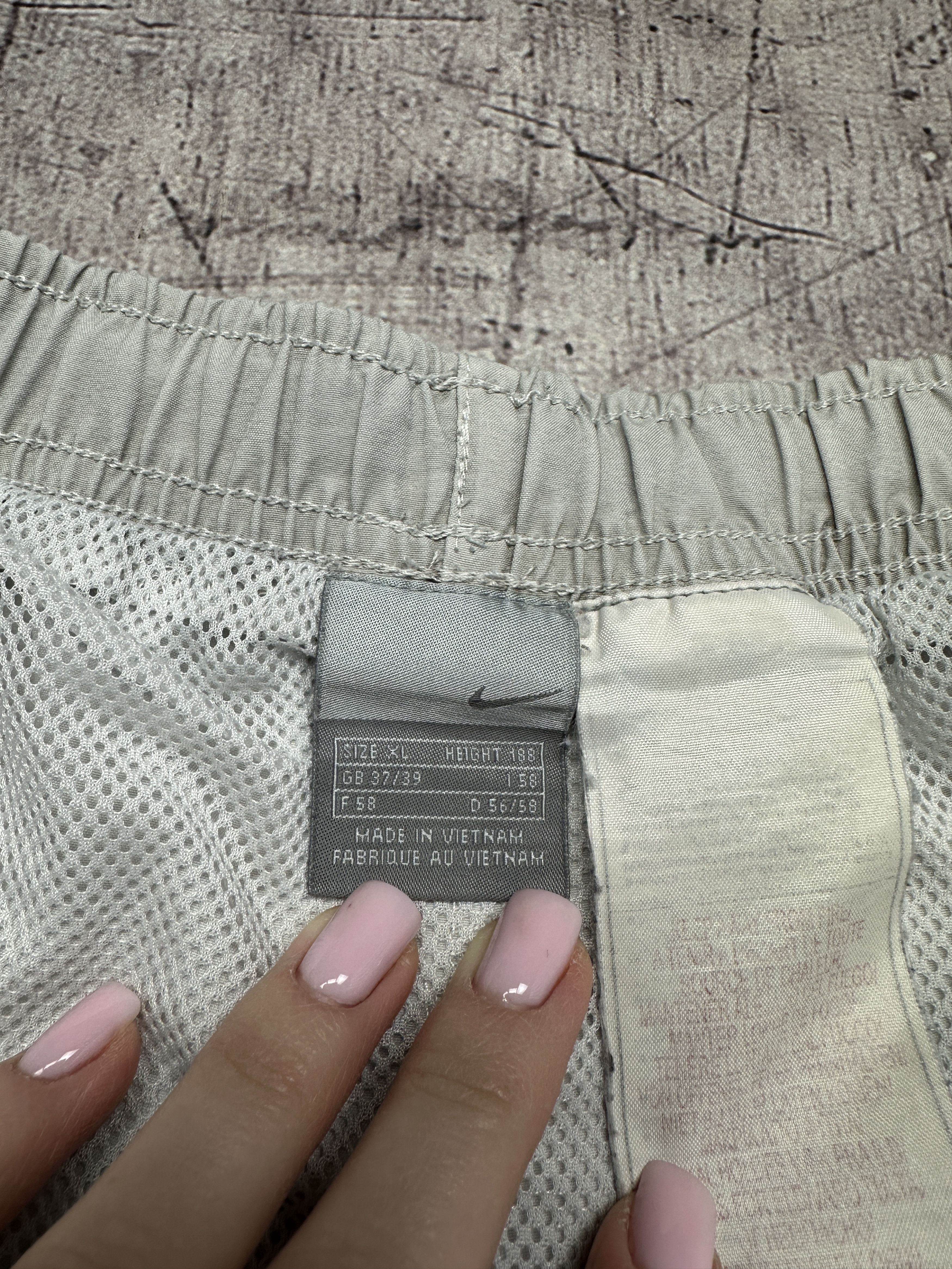Nike Nike Vintage Mens Nylon Shorts Size US 36 / EU 52 - 8 Thumbnail