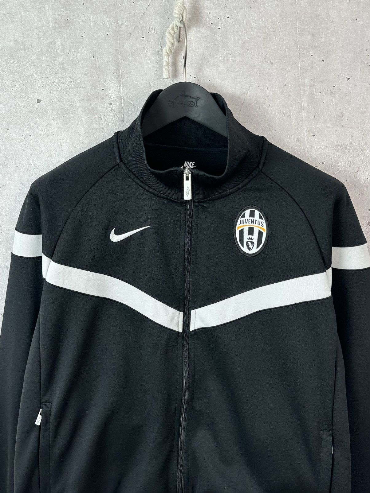 Nike Vintage Nike Juventus Black Zip Football Soccer Track Jersey Size US L / EU 52-54 / 3 - 2 Thumbnail
