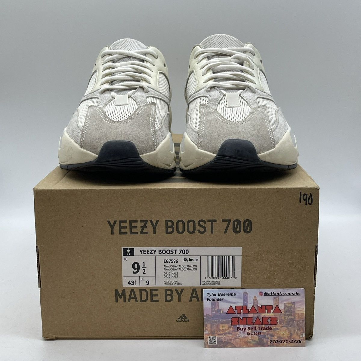 Adidas Yeezy boost 700 analog Size US 9.5 / EU 42-43 - 2 Thumbnail