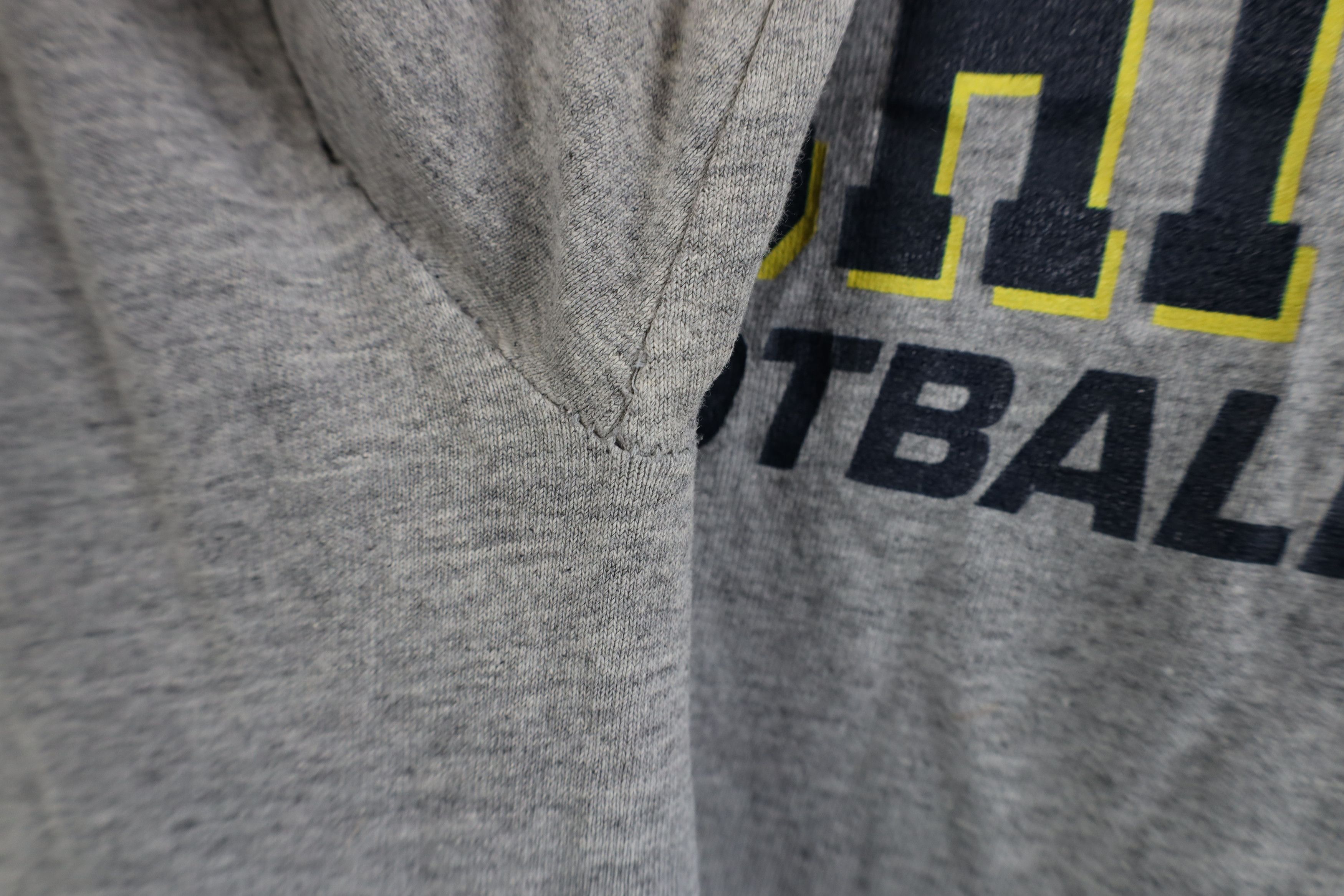 Vintage Vintage 90s University of Michigan Football T-Shirt Gray USA Size US L / EU 52-54 / 3 - 7 Thumbnail