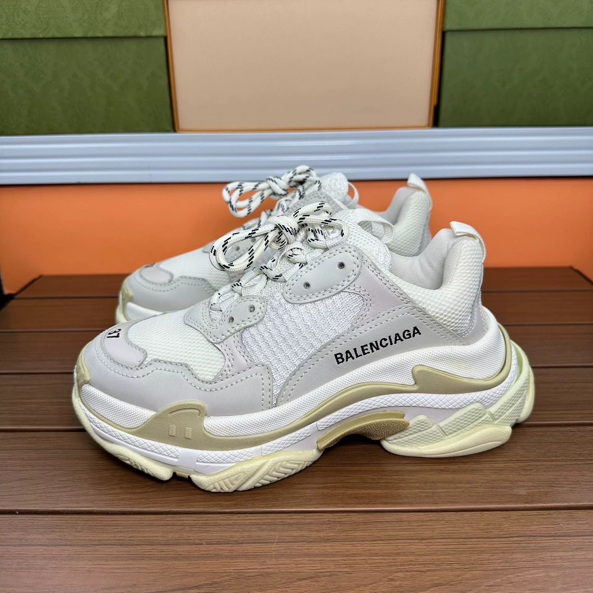 Balenciaga Balenciaga Brown Lowtop Sneakers it_37 Women Size US 7 / IT 37 - 1 Thumbnail