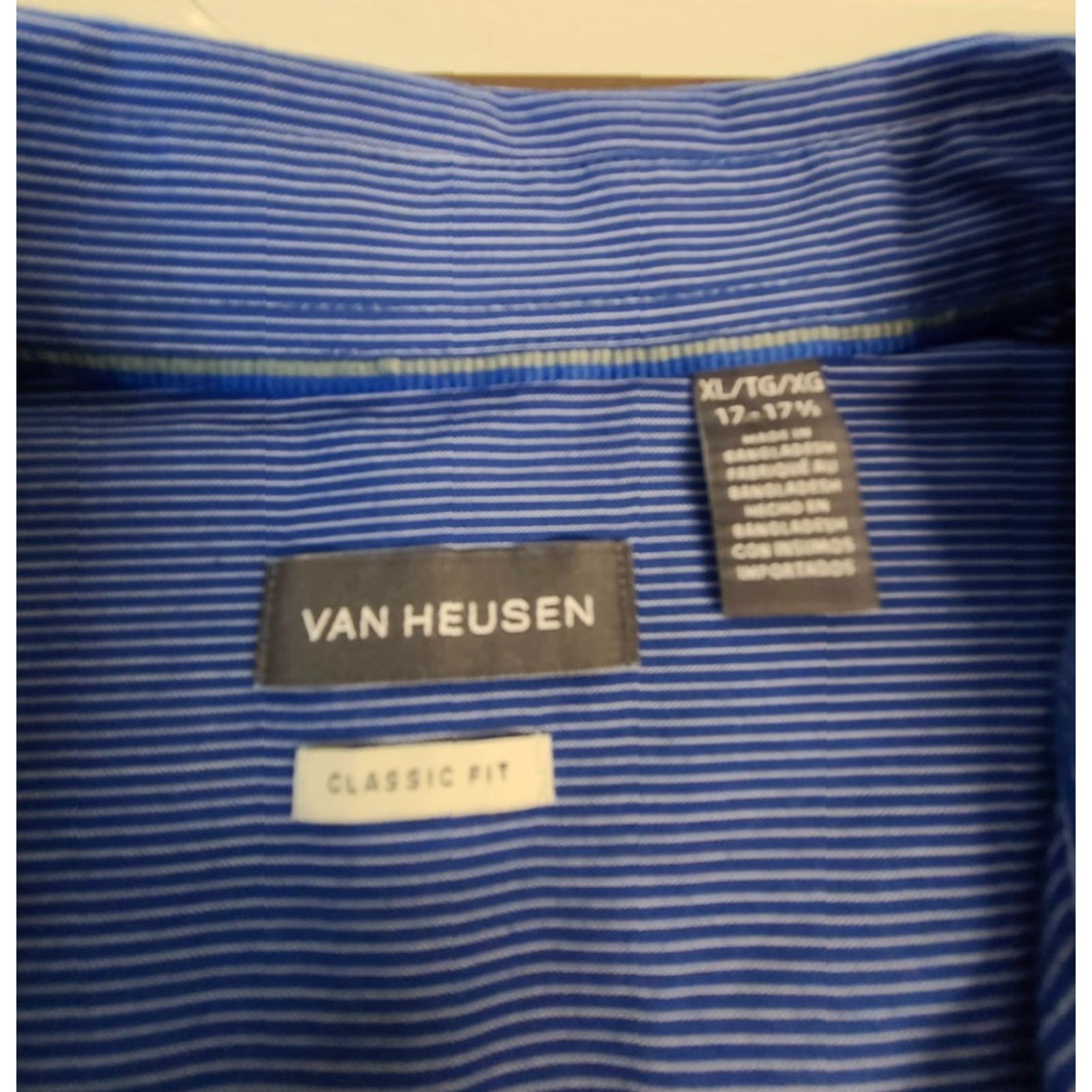 Van Heusen Van Heusen Men's XL Button-Up Long Sleeve Blue Knit Cotton Polyester Classic Fit Shirt Size US XL / EU 56 / 4 - 5 Thumbnail