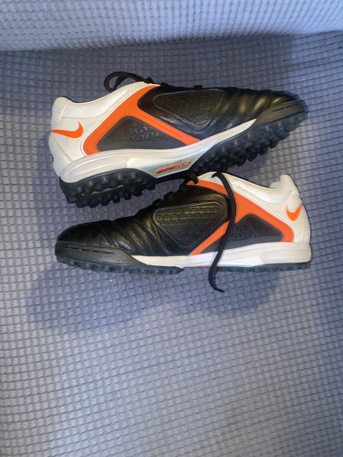 Nike Nike Black and Orange CTR360 Turf Shoes Size US 6 / EU 39 - 5 Thumbnail