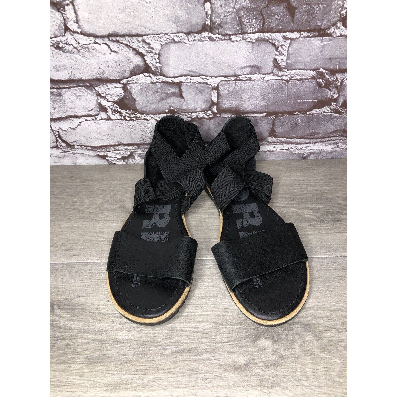 SOREL Sorel Med Ella Black Leather Cross Ankle Strap Flat Sandals Size US 10 / IT 40 - 2 Thumbnail