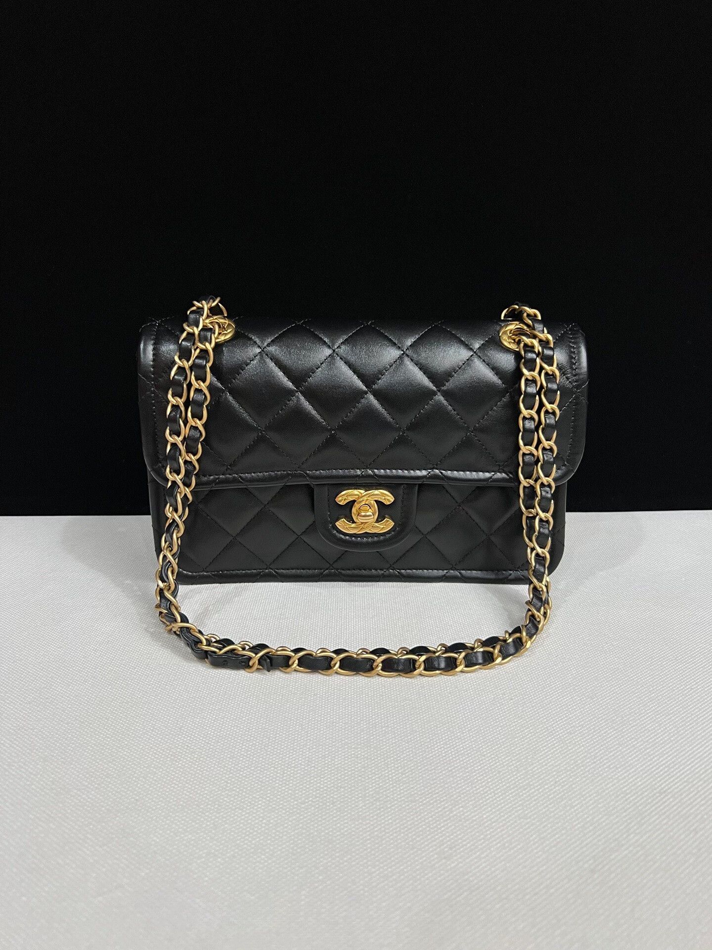 Chanel Pre-loved Bag Very good condition Size ONE SIZE - 1 Thumbnail