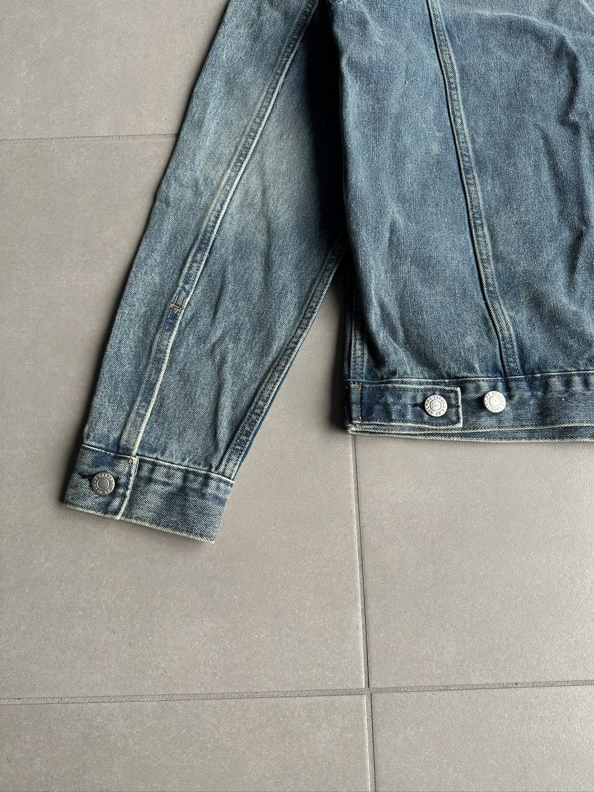 Helmut Lang Helmut Lang Circa 2000’s vintage sanded denim trucker jacket Size US M / EU 48-50 / 2 - 10 Thumbnail