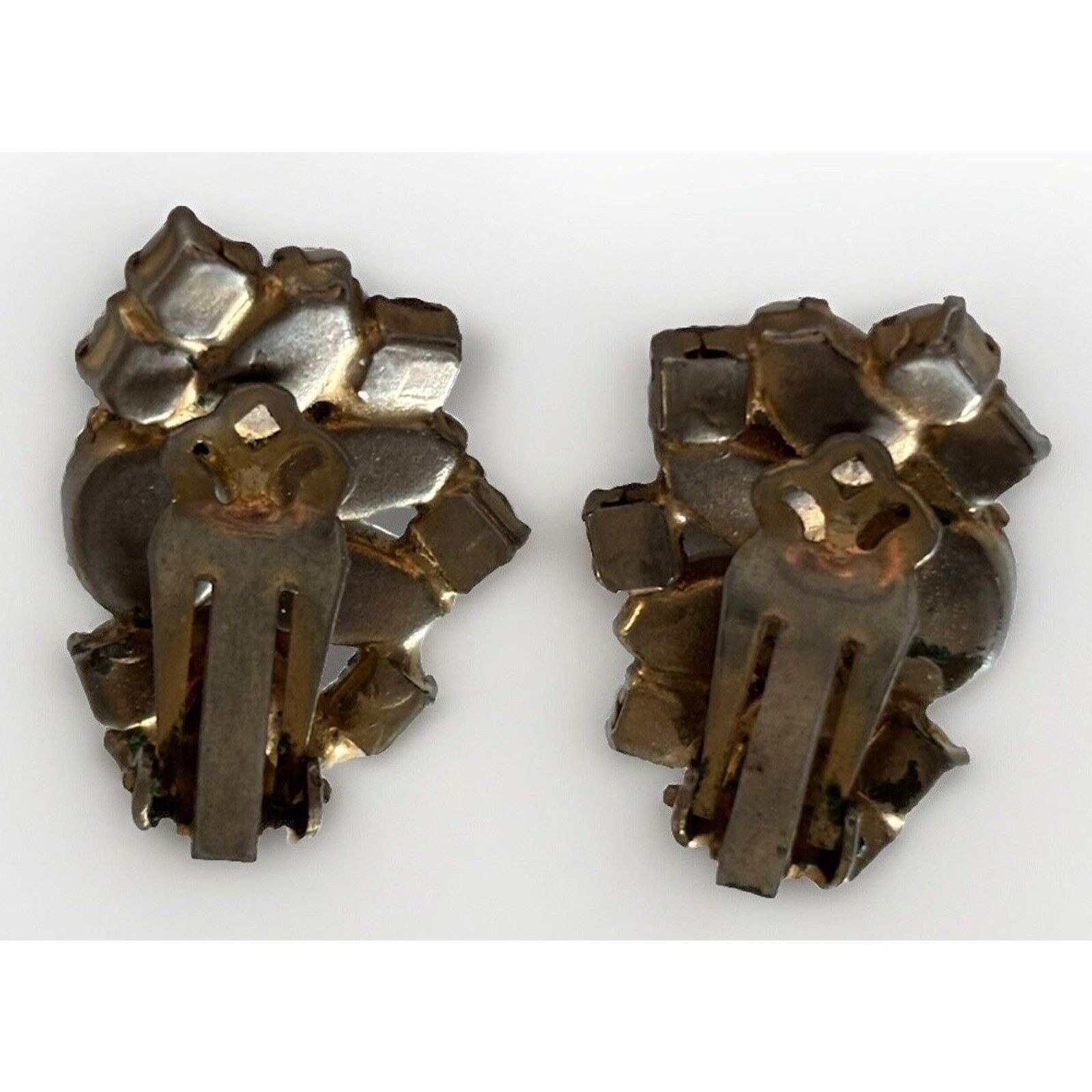 Other Milk Glass Aurora Borealis Rhinestone Clip On Earrings Size ONE SIZE - 8 Thumbnail