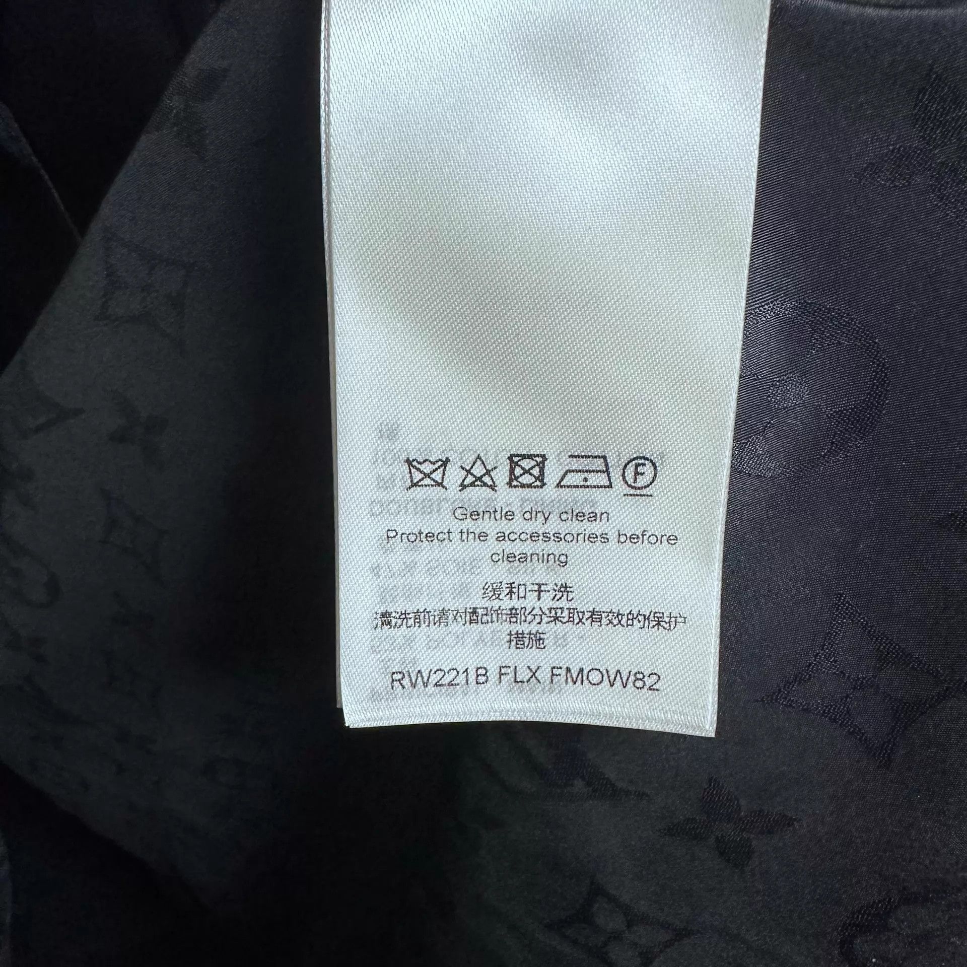 Louis Vuitton LV All Over Logo Sleeveless Puffer Cape Black Size XS / US 0-2 / IT 36-38 - 7 Thumbnail