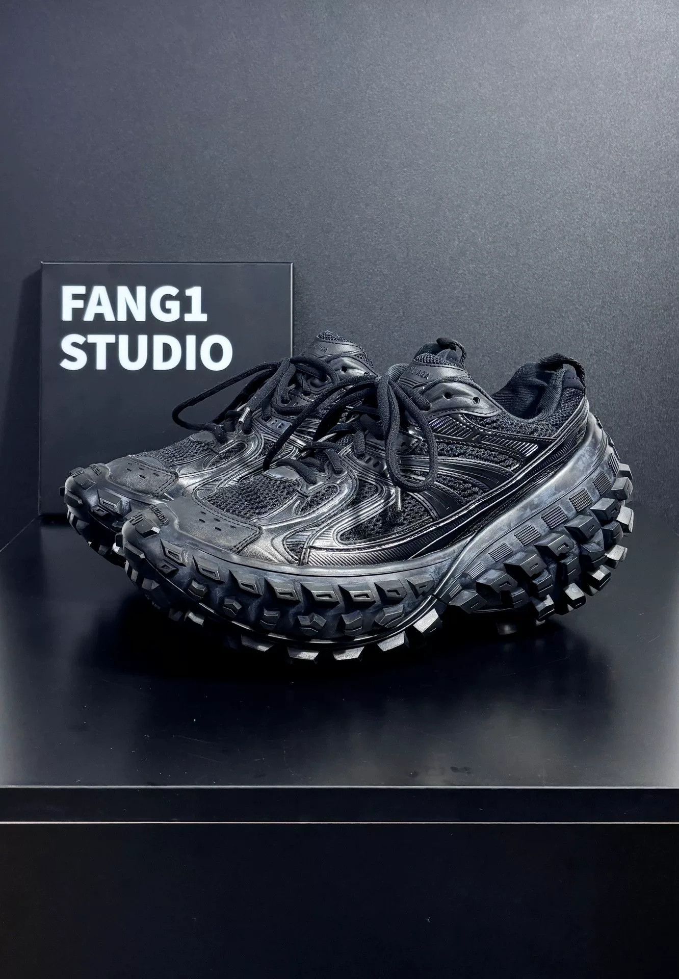 Balenciaga Balenciaga Black Lowtop Sneakers 7.5 Men Size US 7.5 / EU 40-41 - 1 Thumbnail
