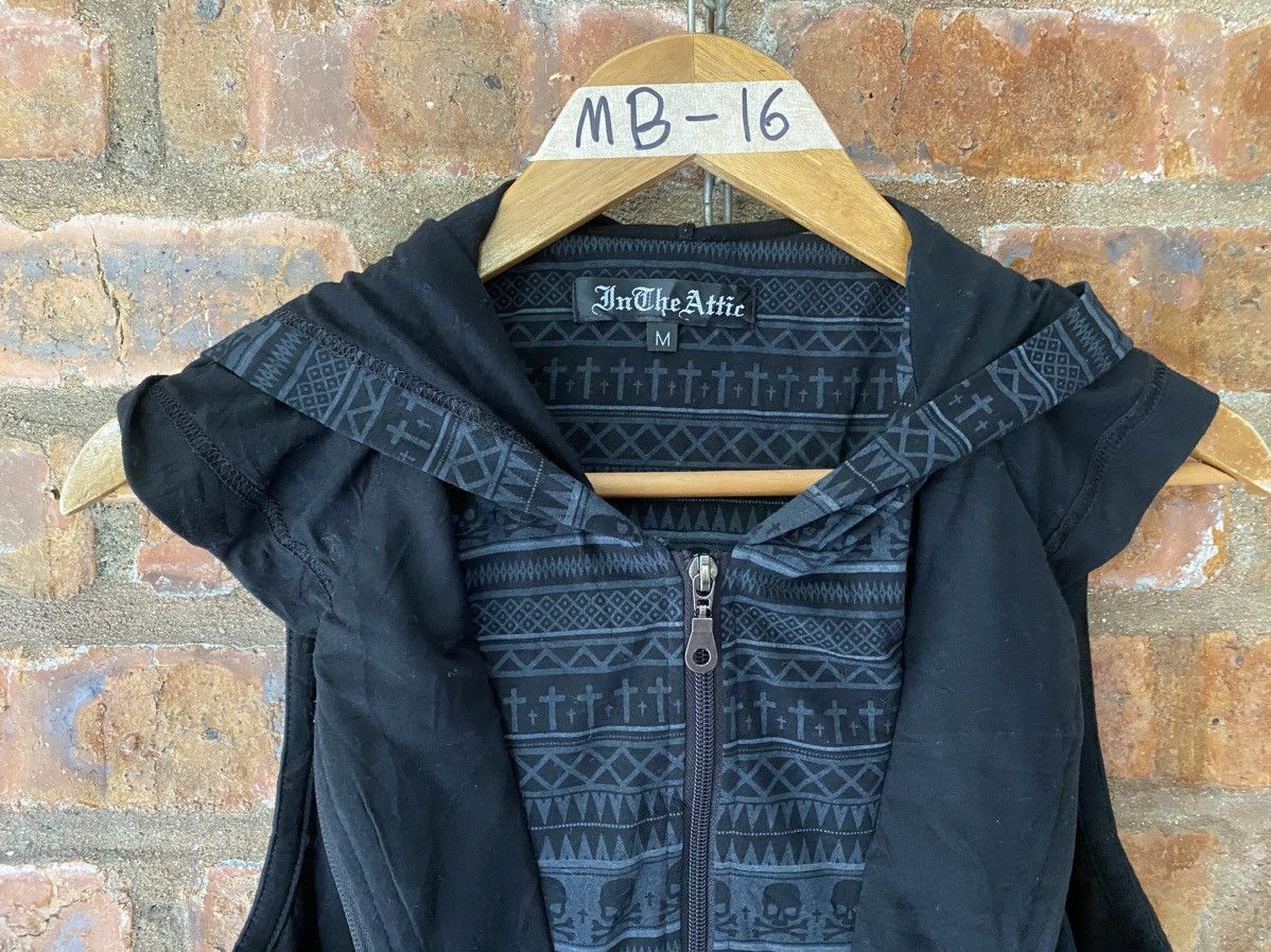 In The Attic Vtg skull and cross double layer hoodie Size US M / EU 48-50 / 2 - 3 Thumbnail