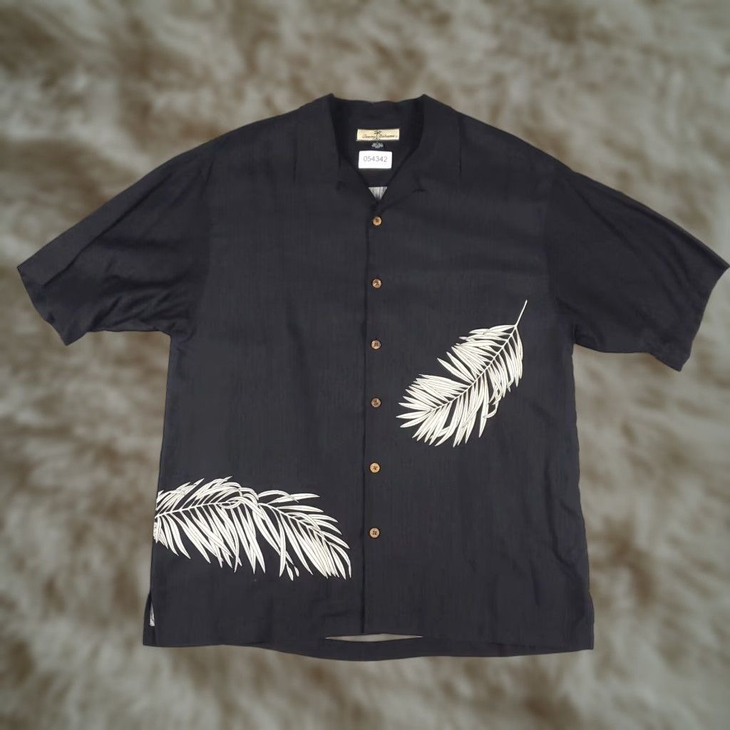Tommy Bahama VINTAGE Tommy Bahama Mens Large Black Hawaiian Shirt Short Sleeve Floral Silk Casual Beach Tropical Size US L / EU 52-54 / 3 - 1 Thumbnail