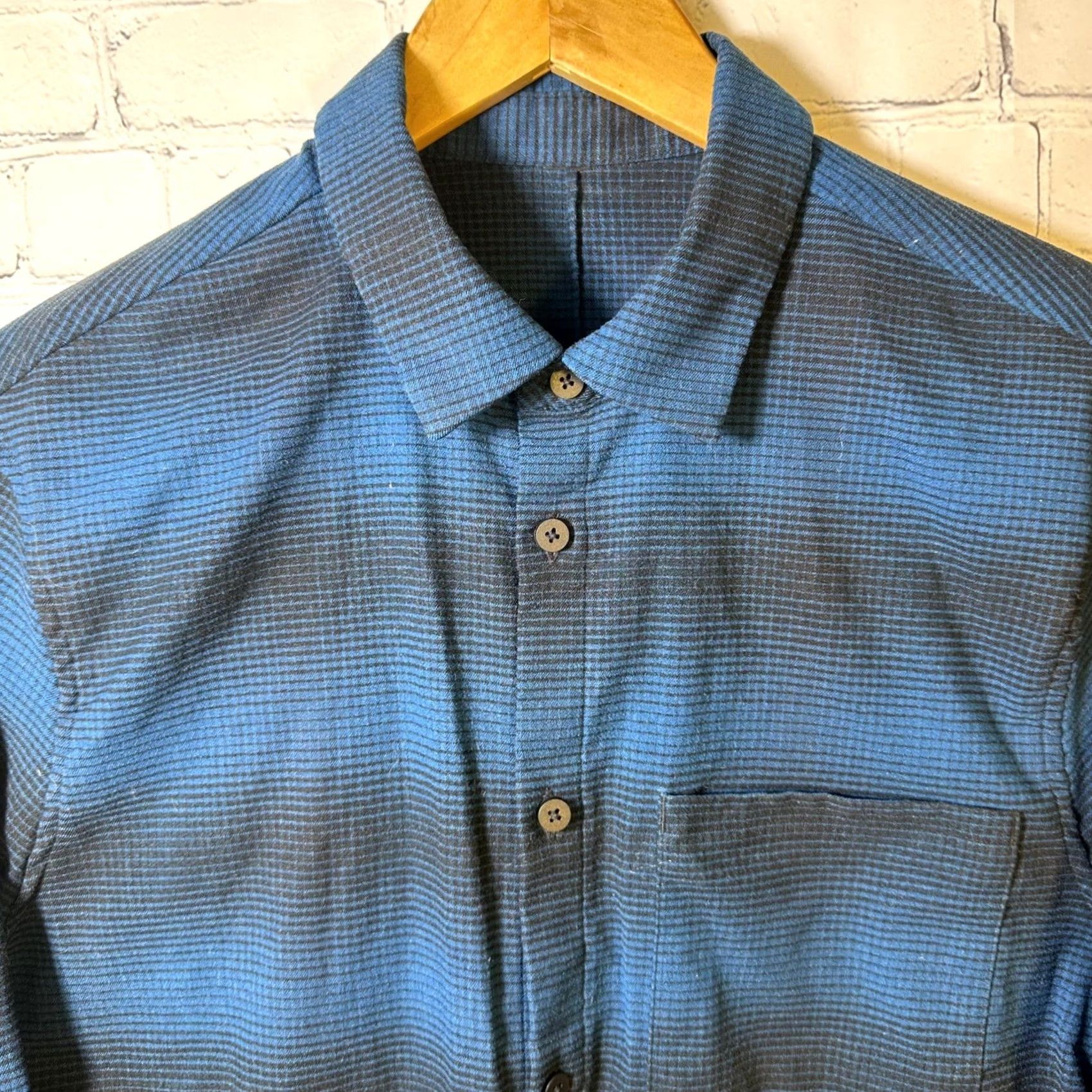 Lululemon Lululemon Mens Button-Down Shirt Blue Black Ombre Stripe Long Sleeve Size US L / EU 52-54 / 3 - 2 Thumbnail