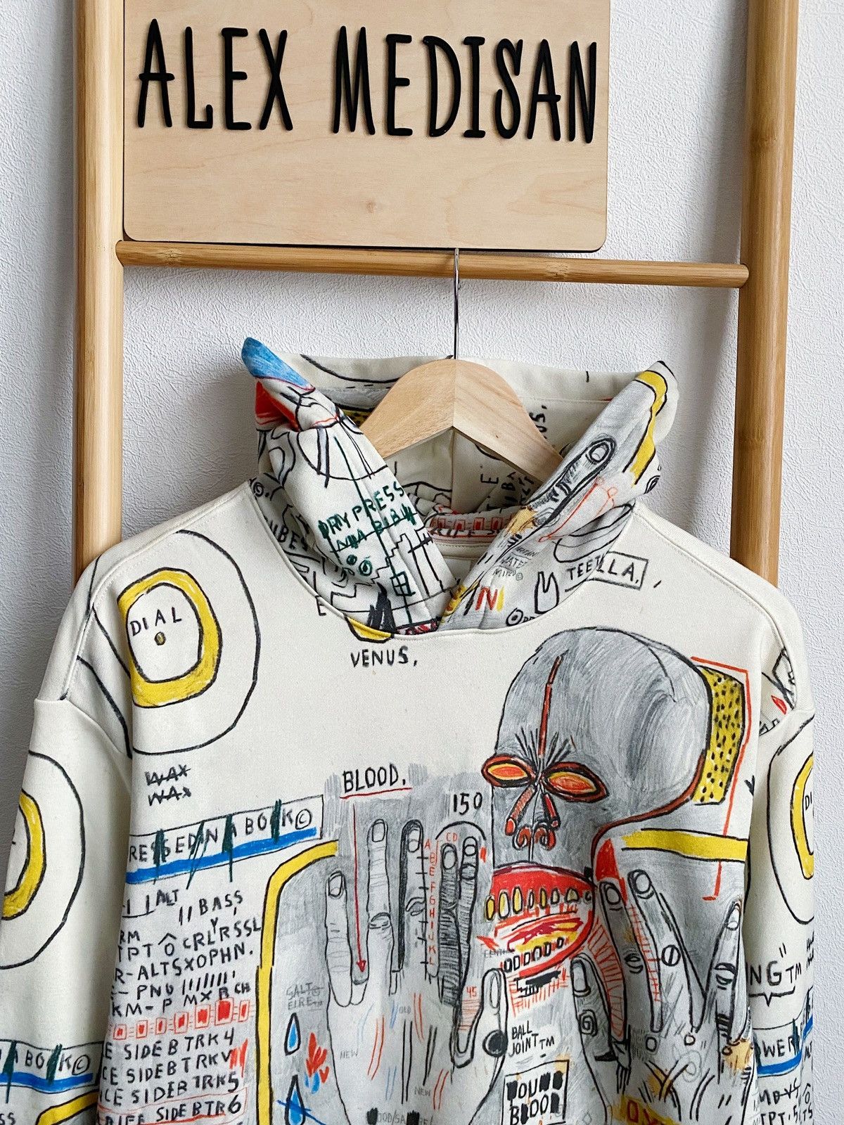 H&M × Jean-Michel Basquiat × Who Decides War WHO DECIDES WAR x BASQUIAT x H&M RELAXED FIT COTTON HOODIE Size US S / EU 44-46 / 1 - 12 Thumbnail